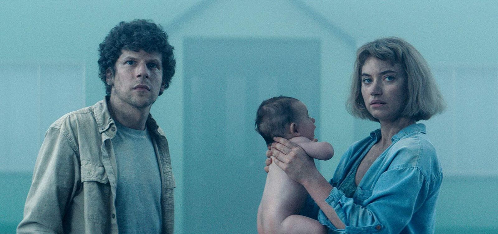 Jesse Eisenberg e Imogen Poots en una imagen de 'Vivarium'.