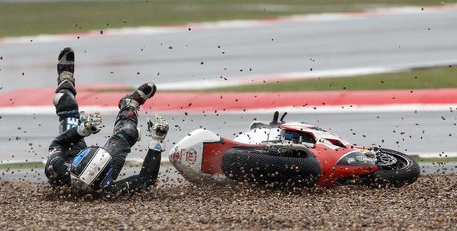 Raffaele de Rosa se cayó en Silverstone.

Foto: AFP Photo