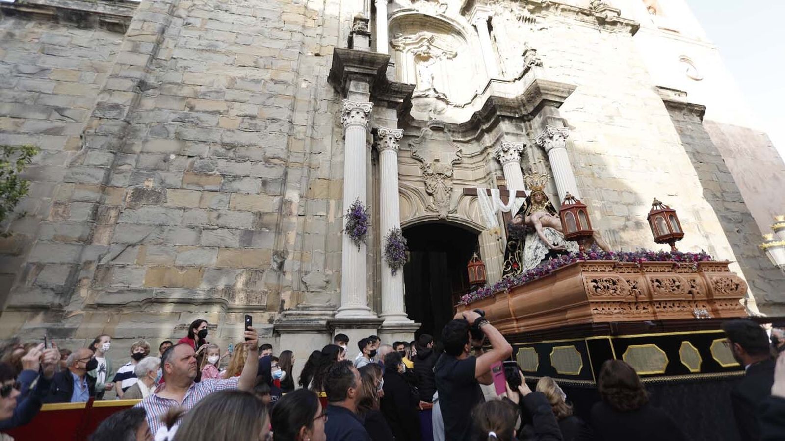 Las imágenes del Viernes Santo en Tarifa: El Santo Entierro