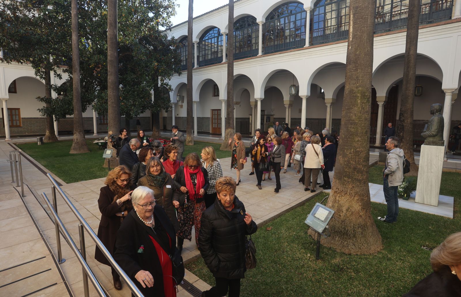 Visita de la última promoción de enfermería(1972) que trabajó en el Hospital de las Cinco Llagas