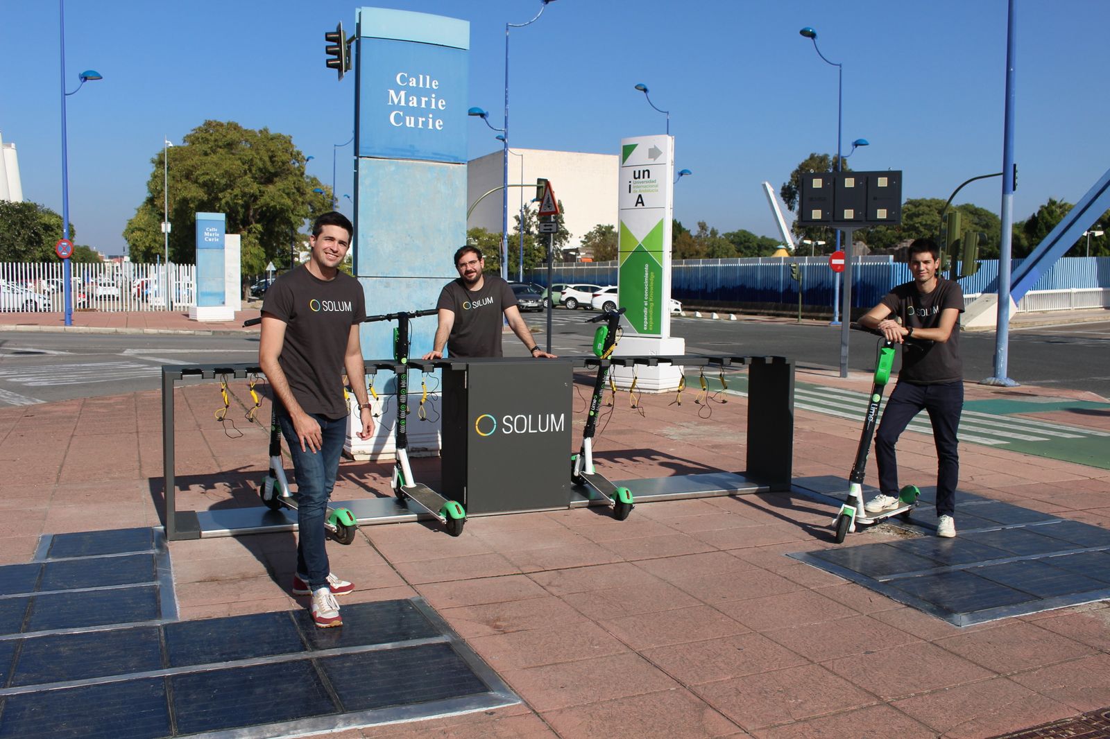 Los creadores de Solum, con sus suelos solares