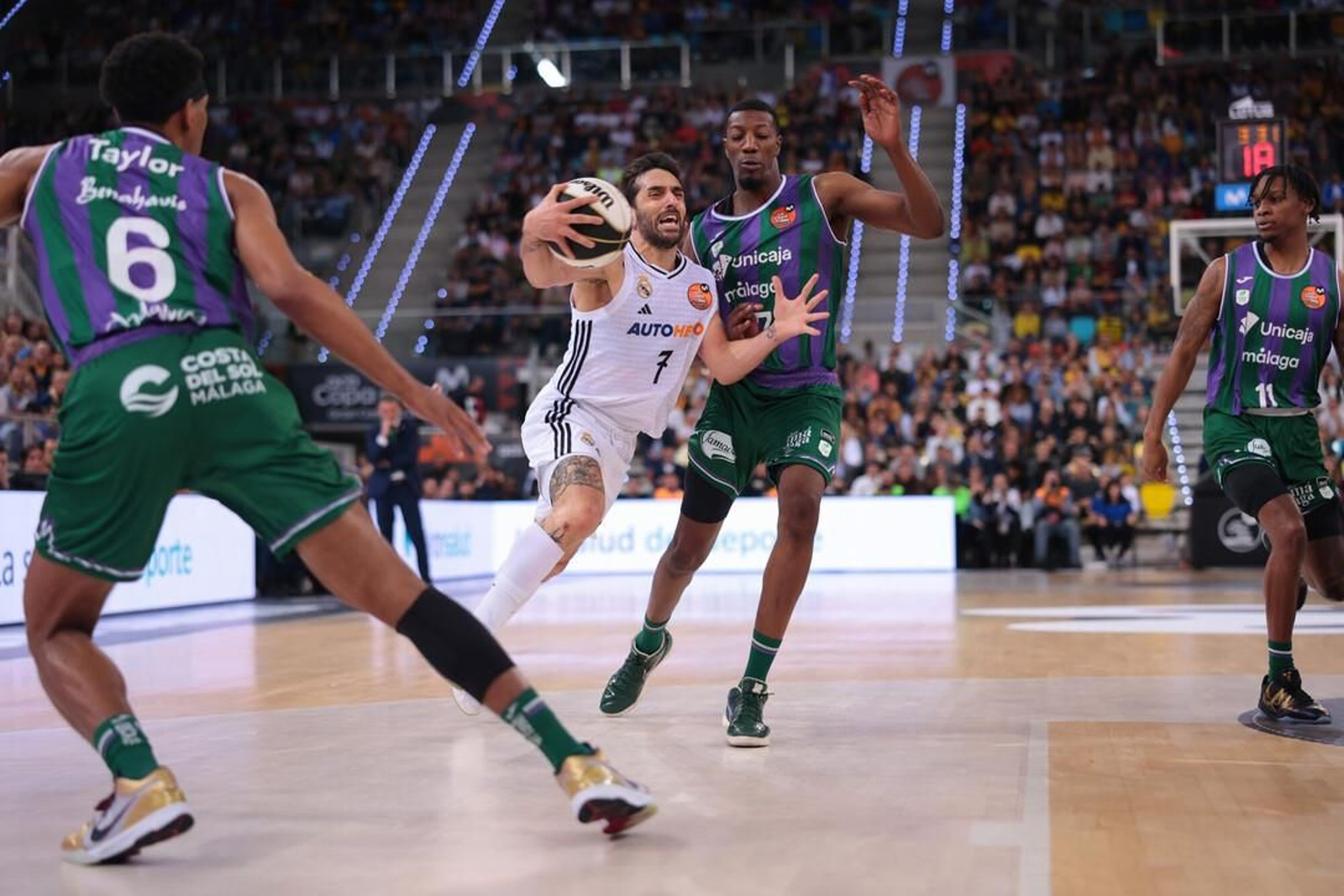 El Unicaja, campeón de Copa: Todas las imágenes del partido, la fiesta y la llegada a Málaga