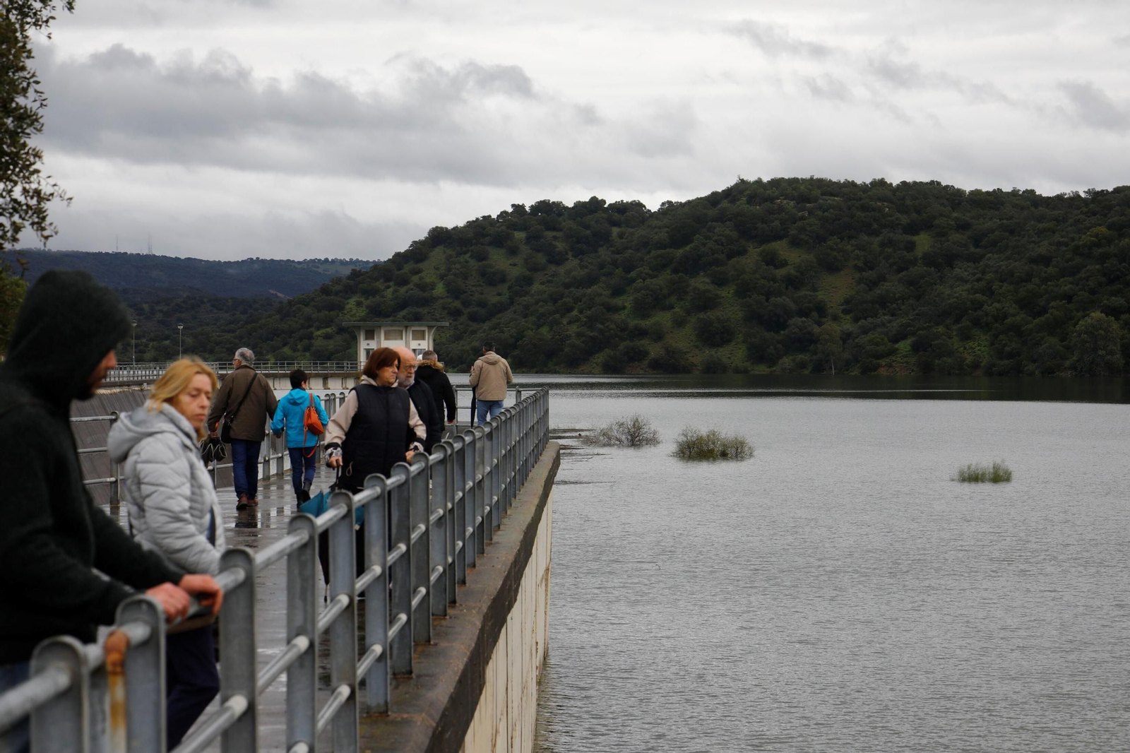 El desembalse del pantano de Navallana, en imágenes