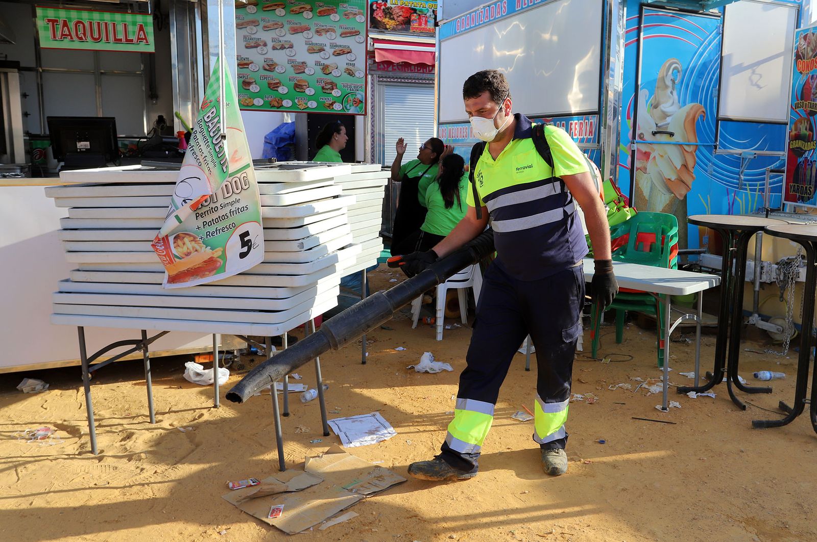 Desde el Ayuntamiento de Huelva se ha concienciado a las casetas de la importancia del reciclado de vidrios.