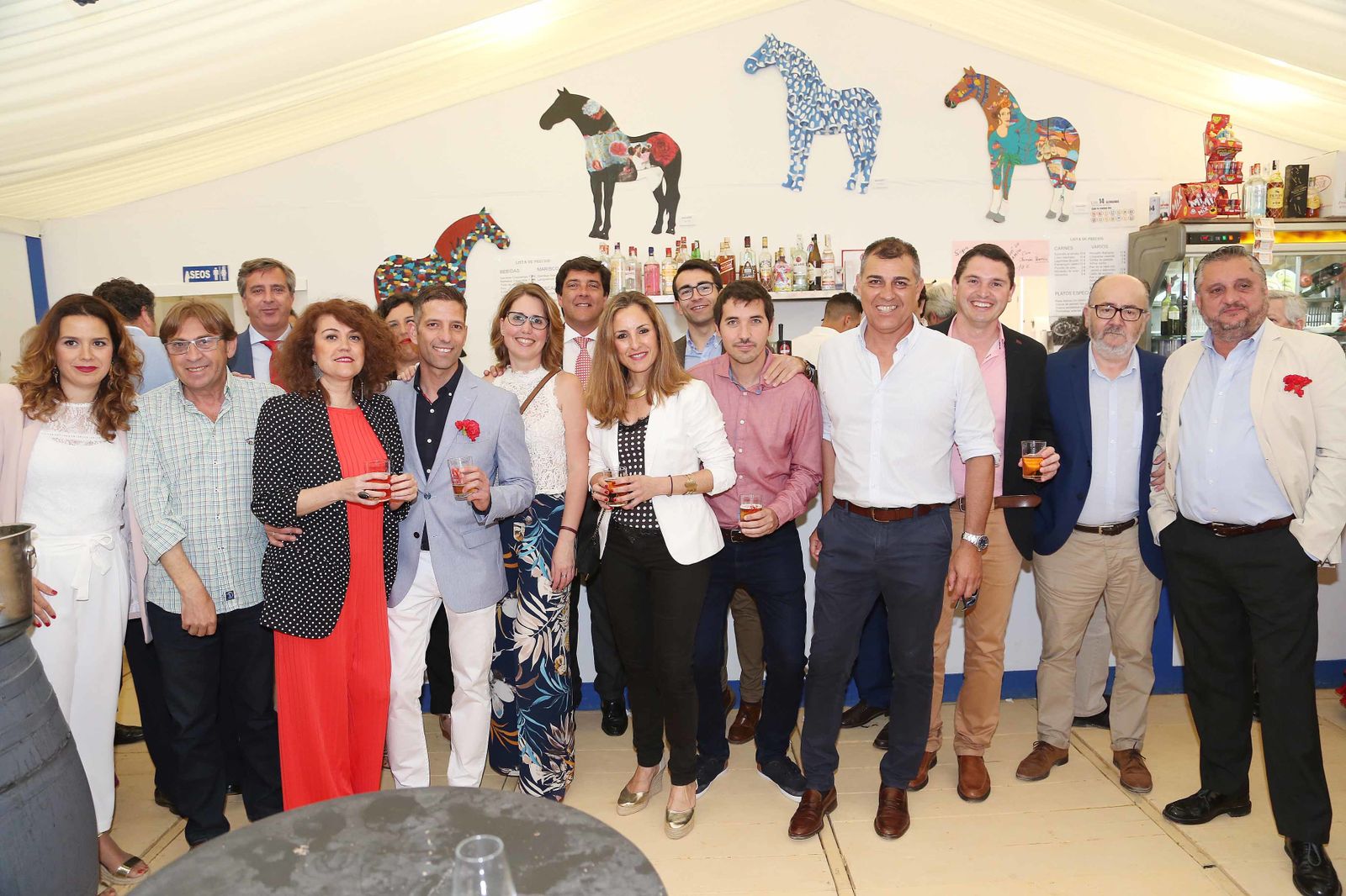 Jorge Corpas y su equipo de ventas y administración junto al casetero de Diario de Jerez, Pepe Otero (2 izq.)