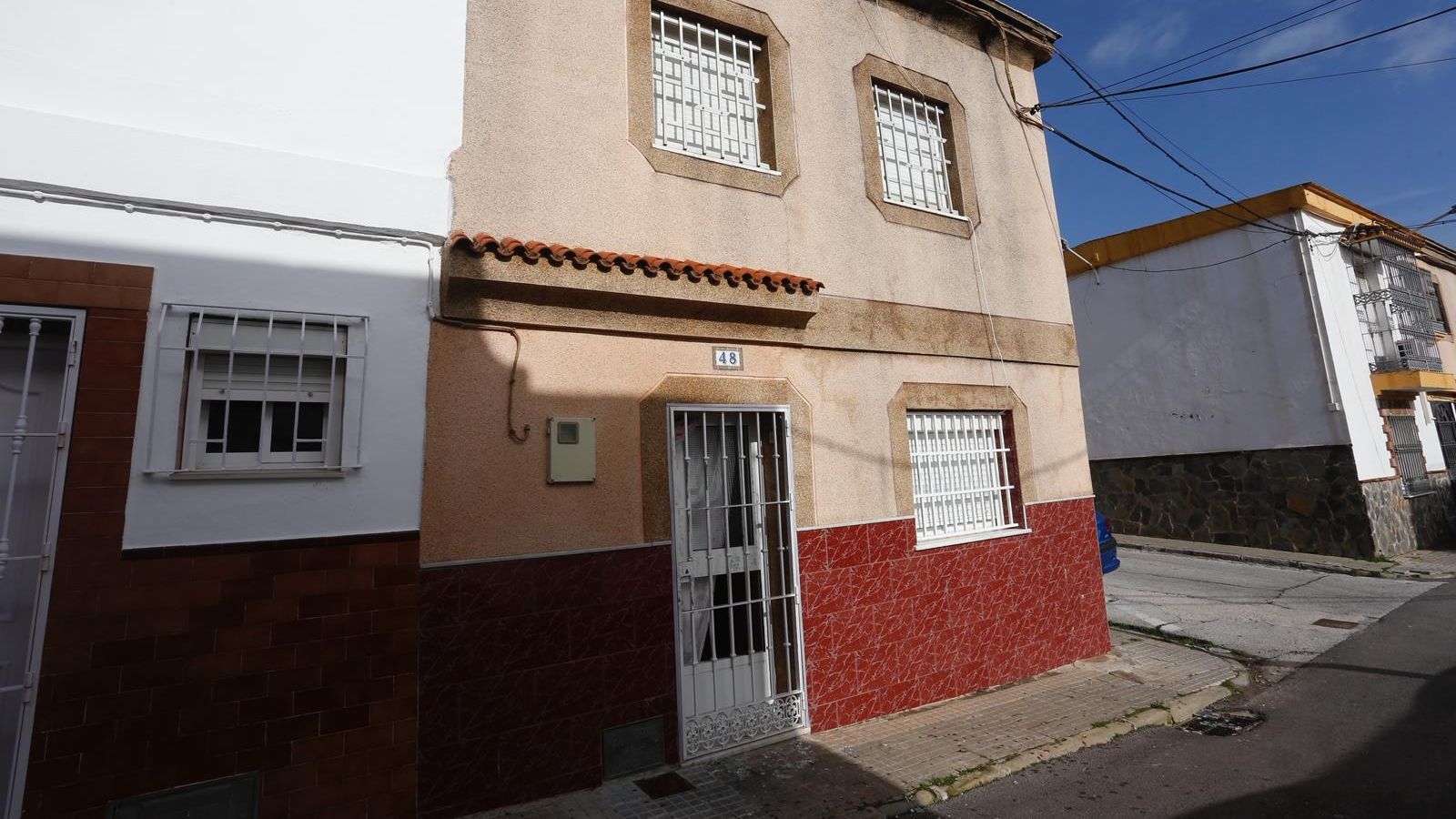 Vivienda donde se produjo el crimen, en la calle Virgen de África, en el barrio de Pescadores de Algeciras.