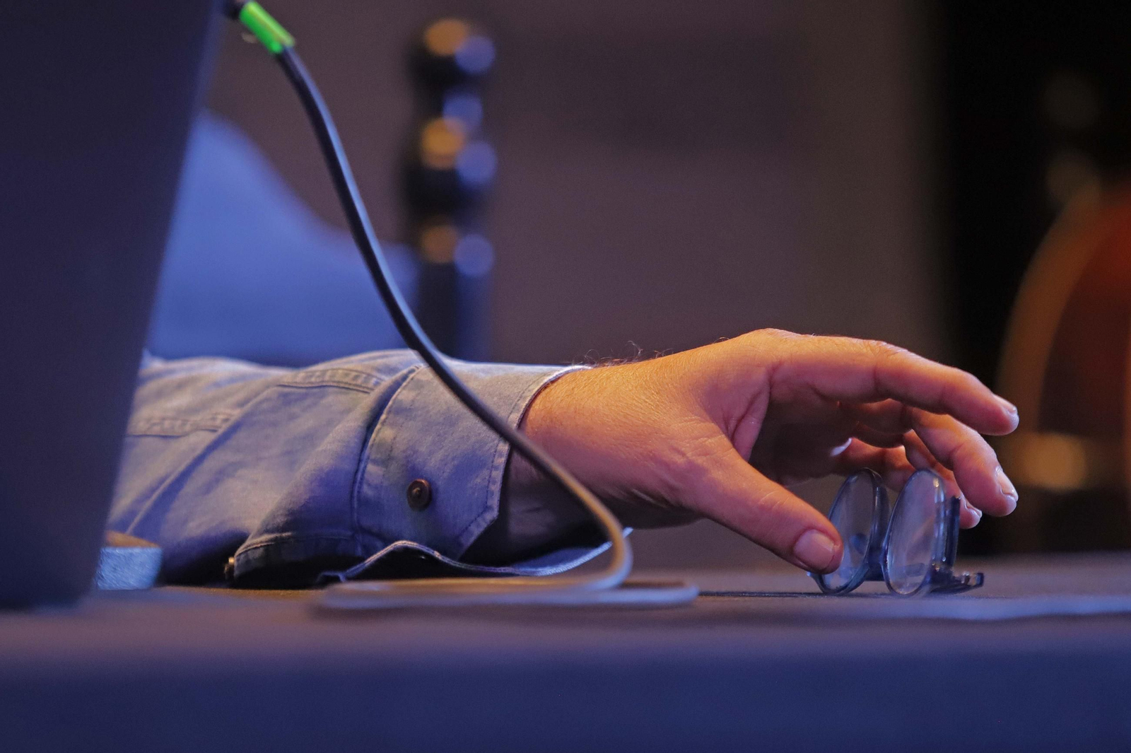 Fotos de la conferencia de Juan José Téllez  sobre los cincuenta años de la publicación del disco El Patio, del grupo Triana