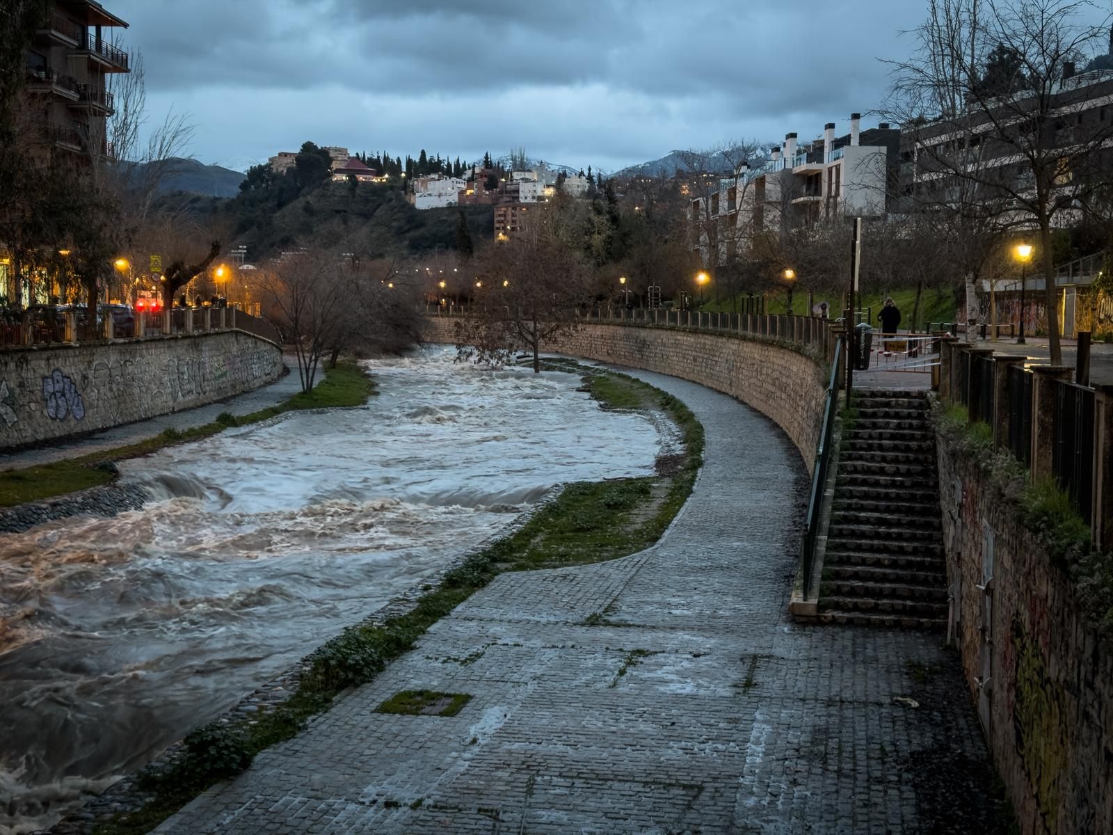 El Río Genil crecido a su paso por Granada