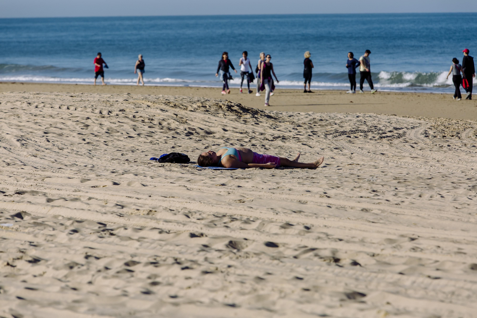 Una persona tumbada al sol