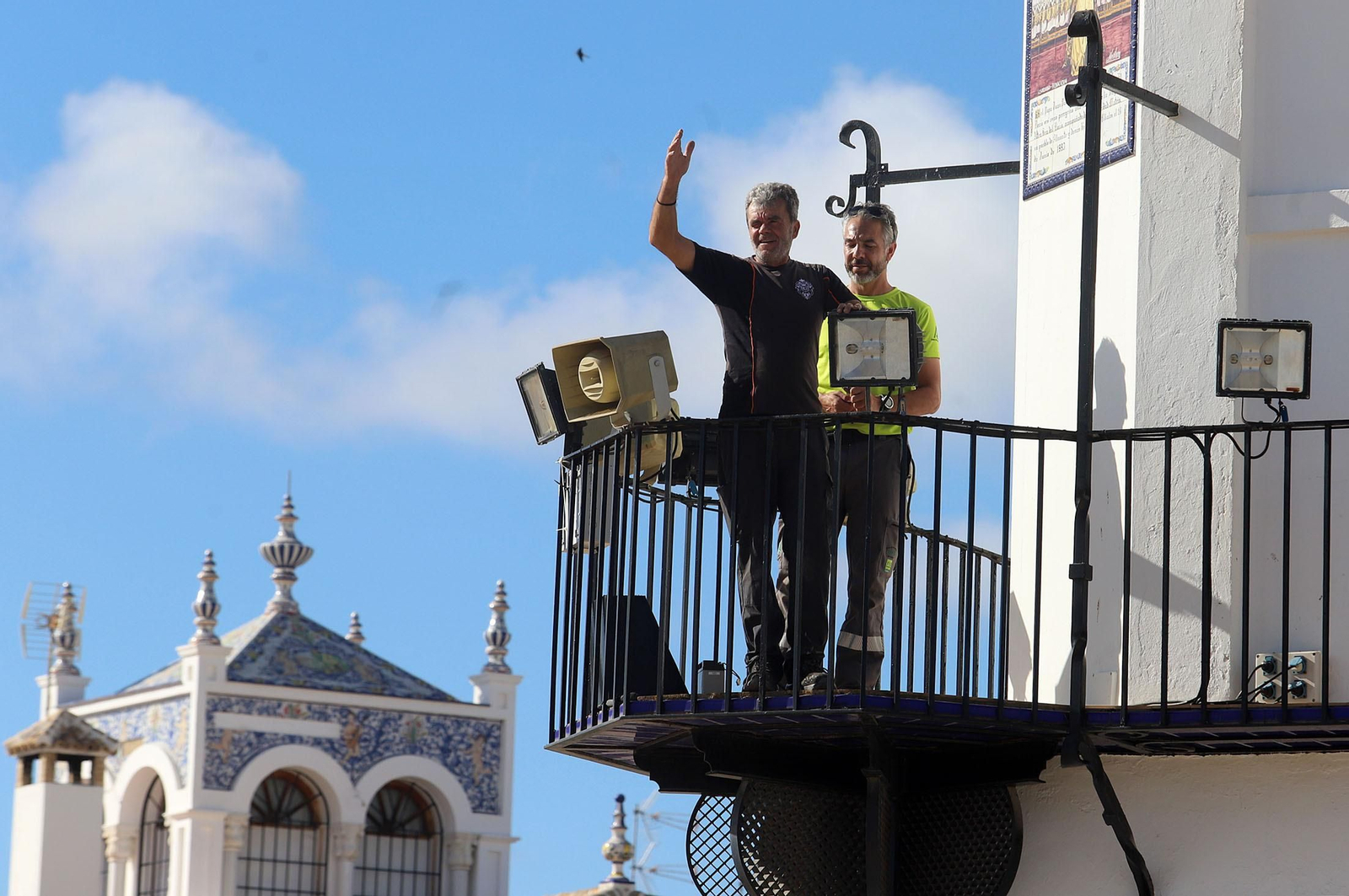 Ambiente en la aldea del Rocío previo a la llegada de las Hermandades, en imágenes
