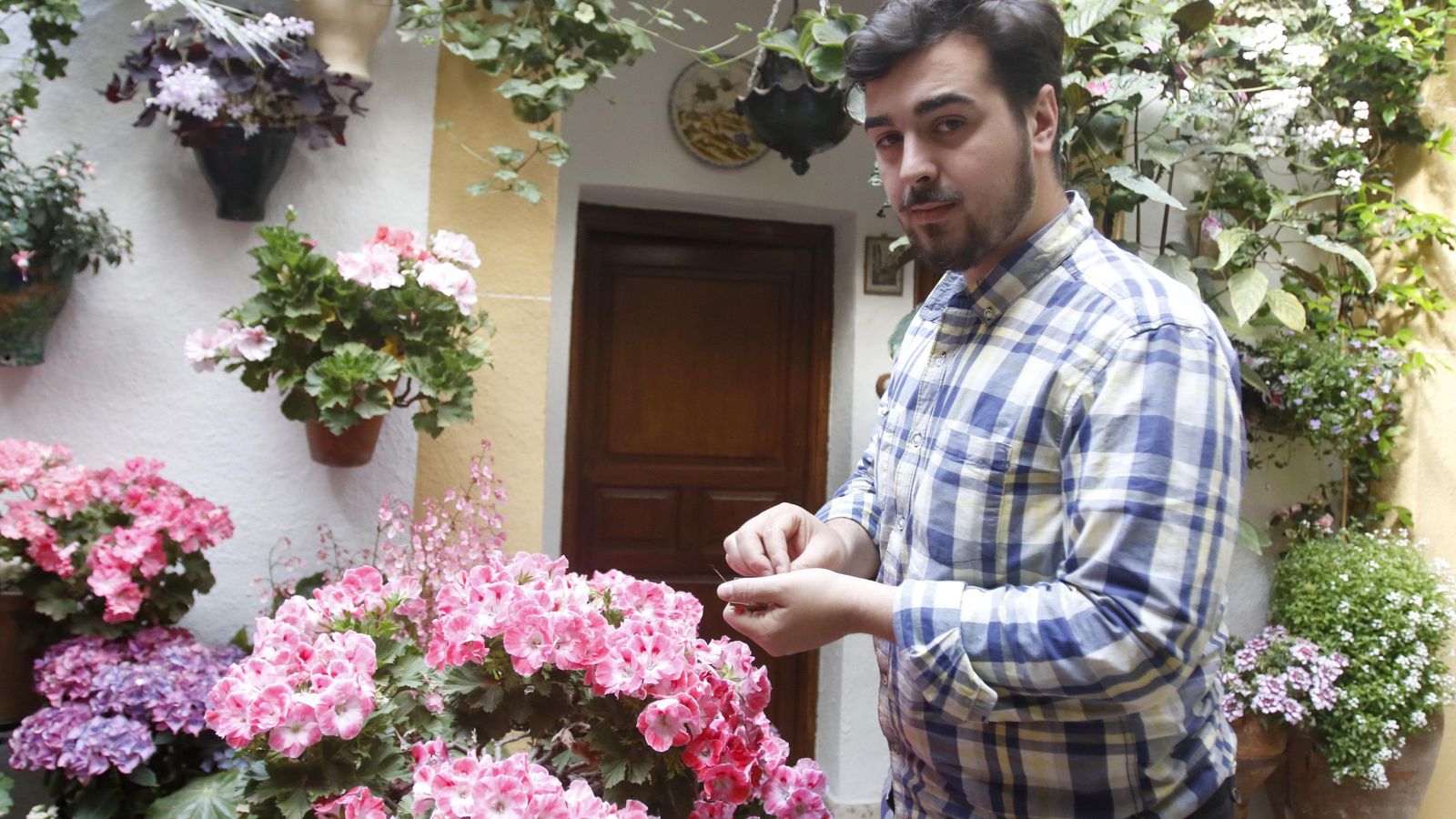 Santiago Hernández en su patio de Zarco, 13.