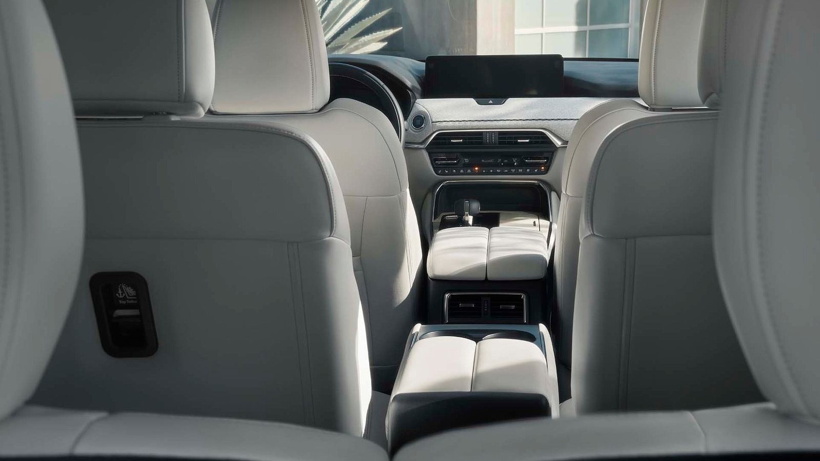 El CX-90 se ofrecerá con varias configuraciones interiores. Podrá disponer de hasta ocho plazas gracias a sus tres filas de asientos.