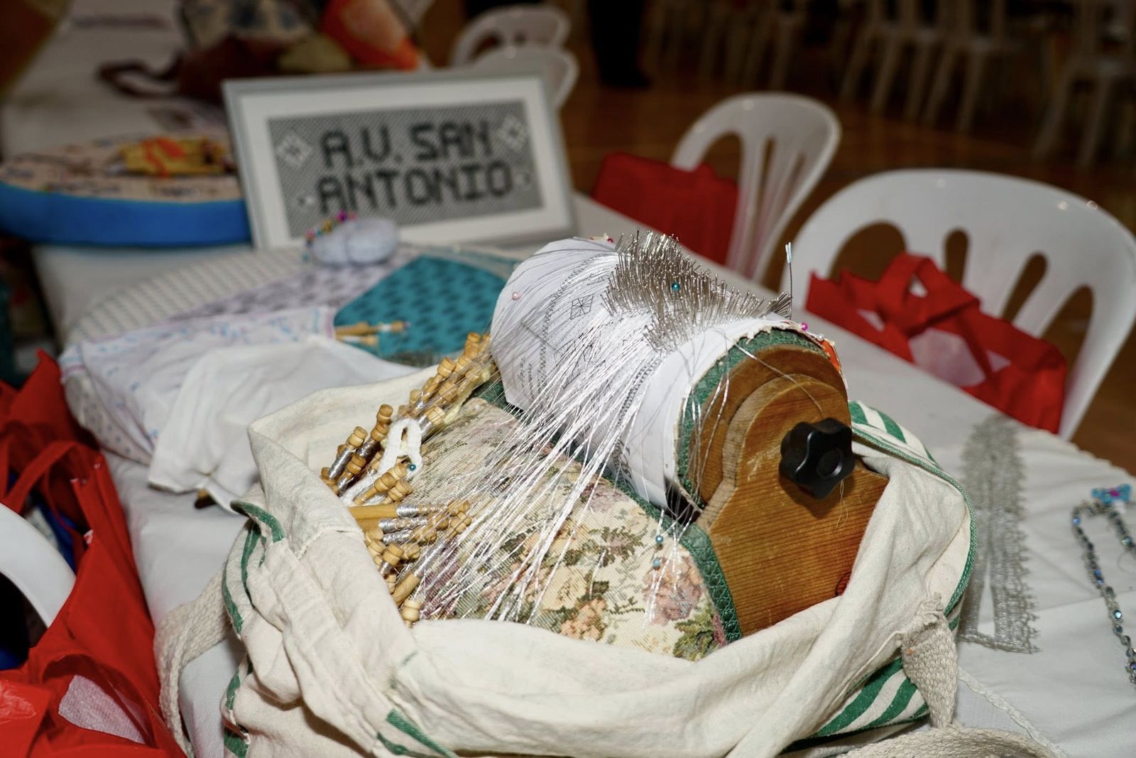 Encajeras de toda la provincia vuelven a convertir a Vícar en la capital de la artesanía y la tradición