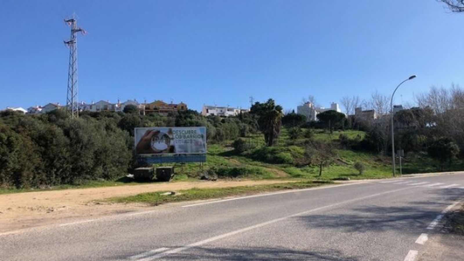 El acceso a la barriada barreña de El Lazareto