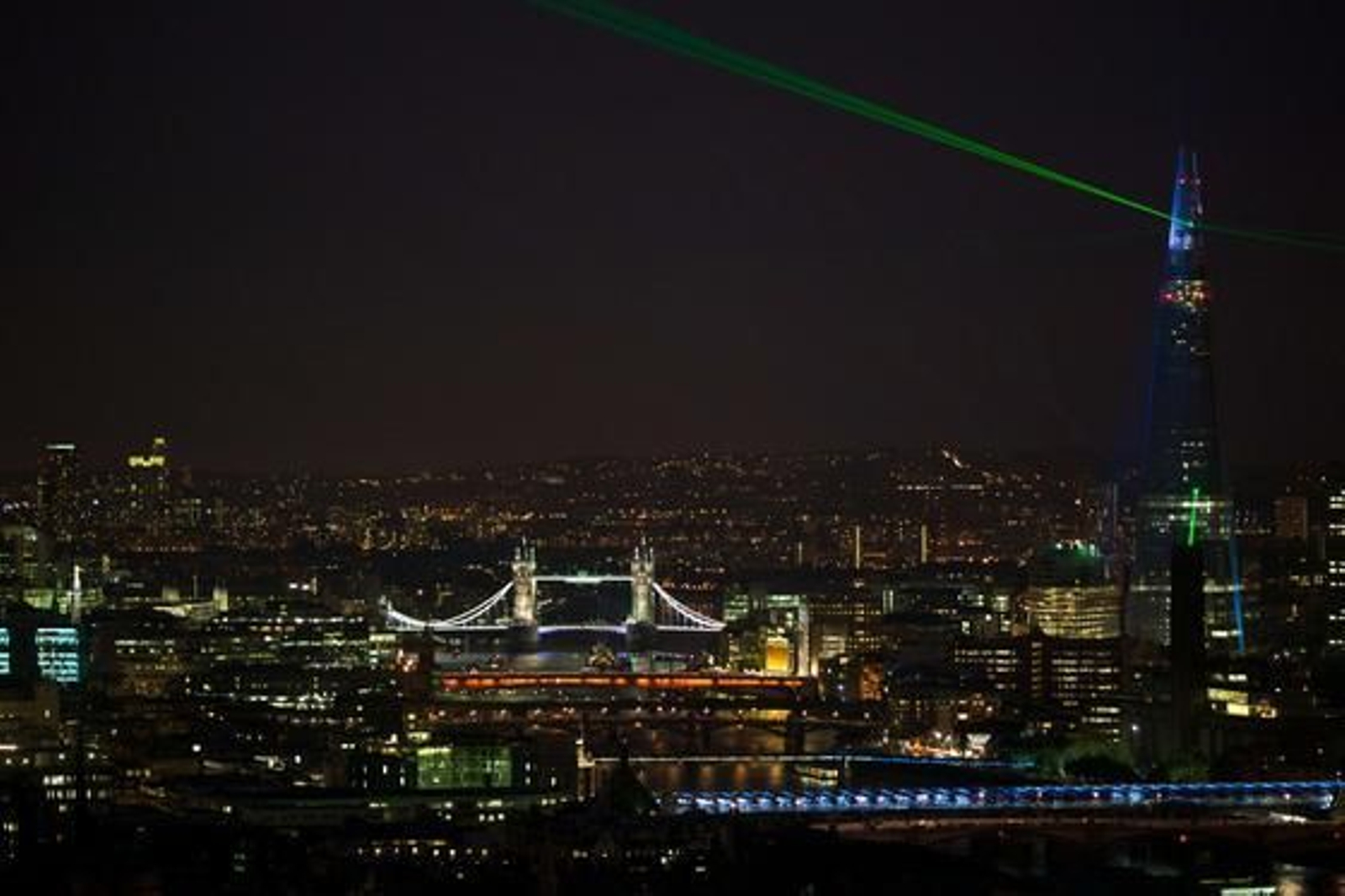 Londres inaugura el edificio The Shrad, el más alto de Europa.

Foto: AFP
