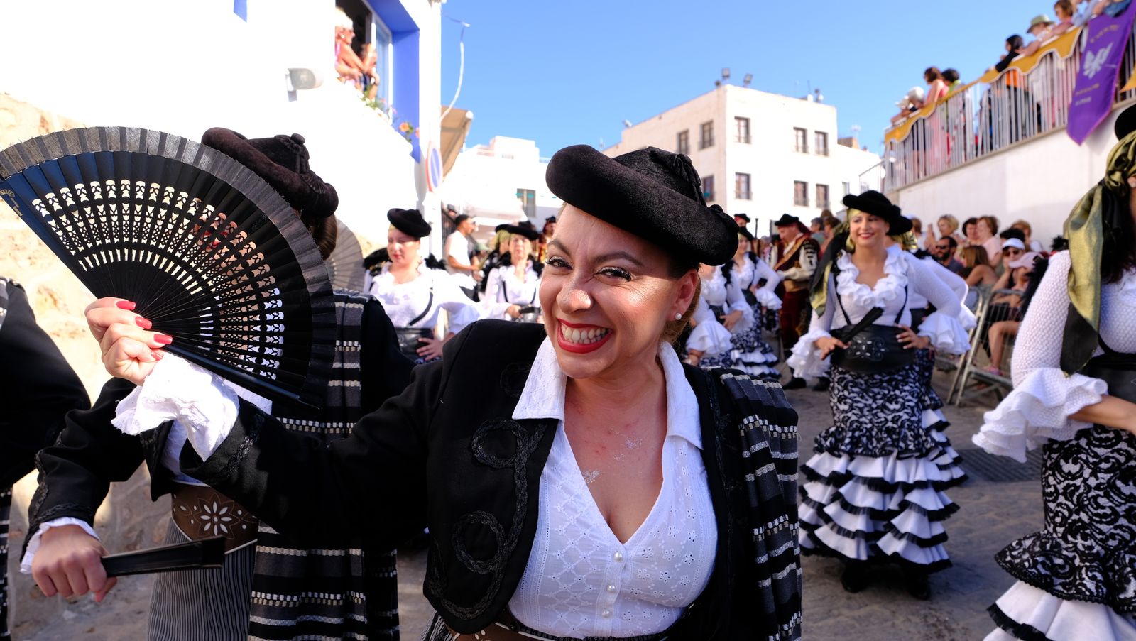 El espectacular desfile de Moros y Cristianos de Mojácar, en imágenes