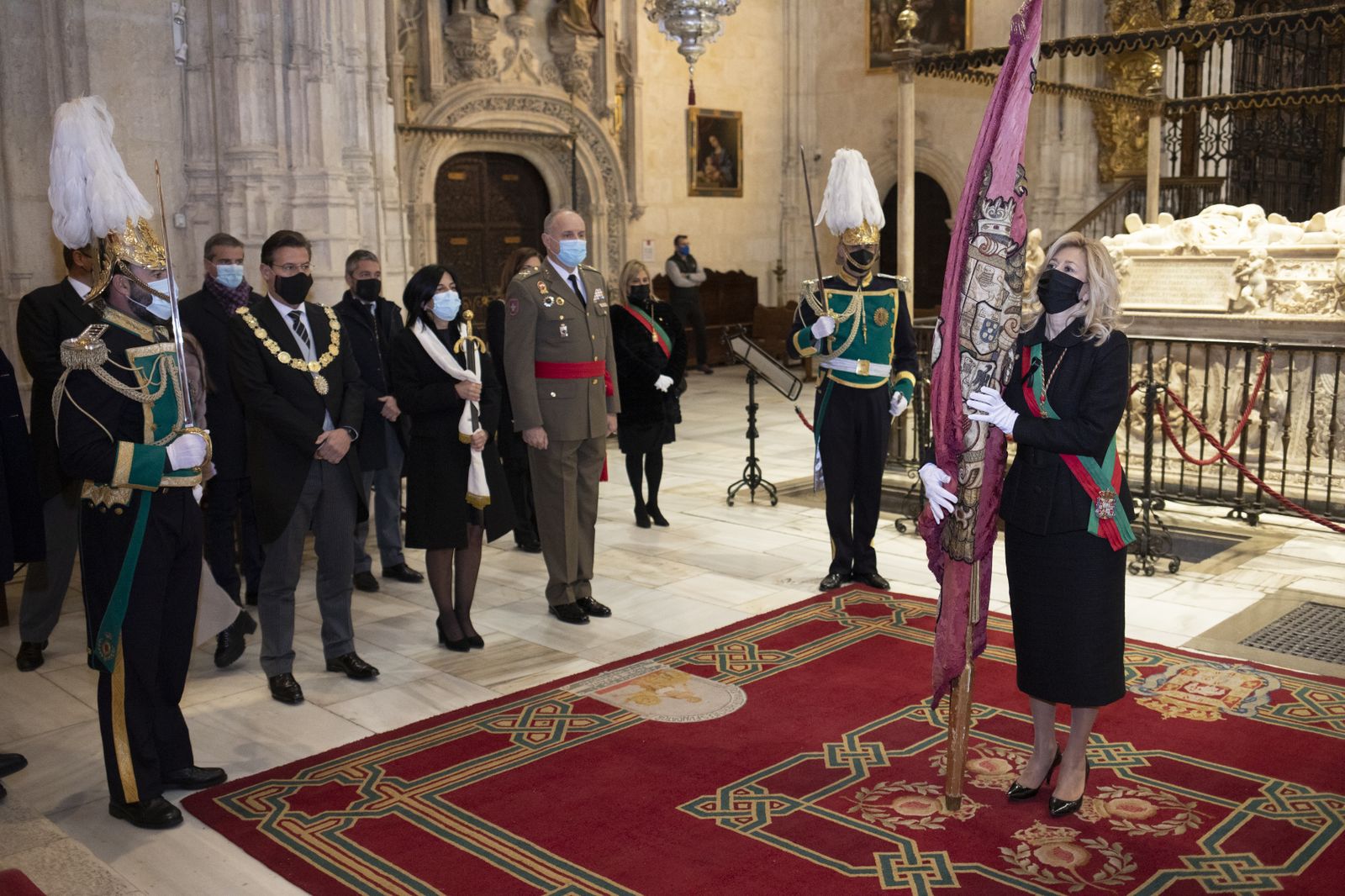 Fotos de la Toma de Granada: La tremolación más íntima del Pendón en el interior de la Capilla Real