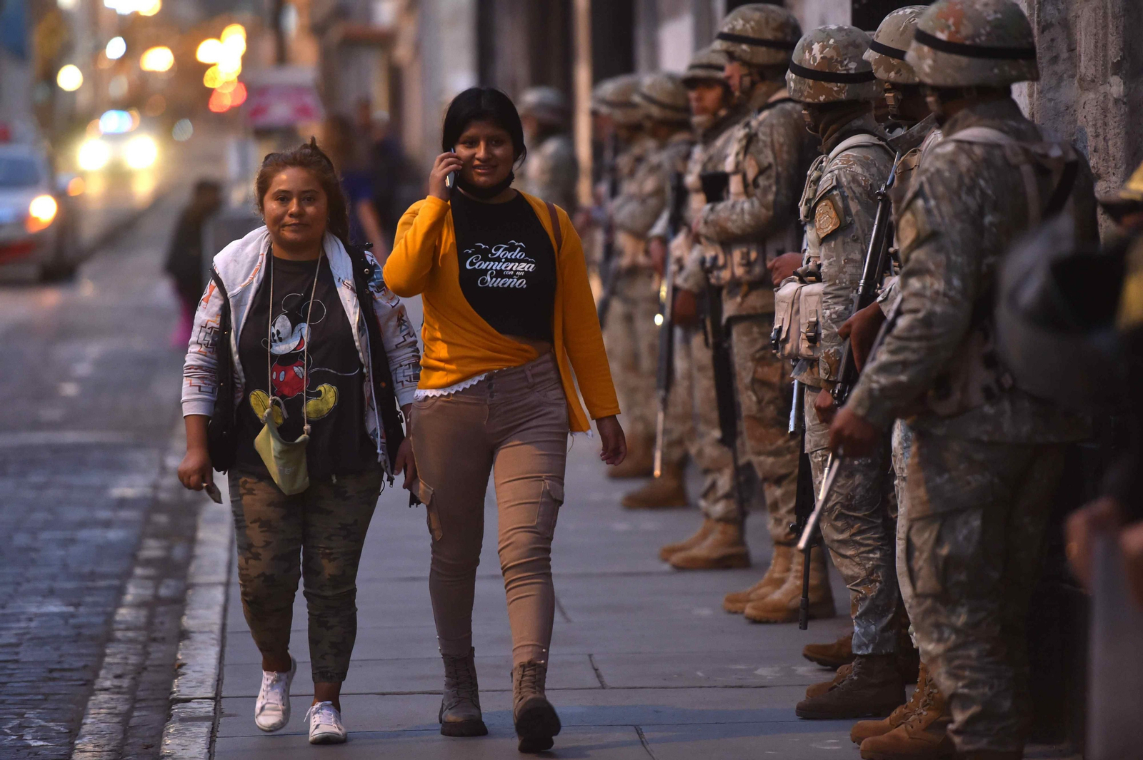 Militares controlan las calles de Arequipa. Militares controlan las calles de Arequipa.