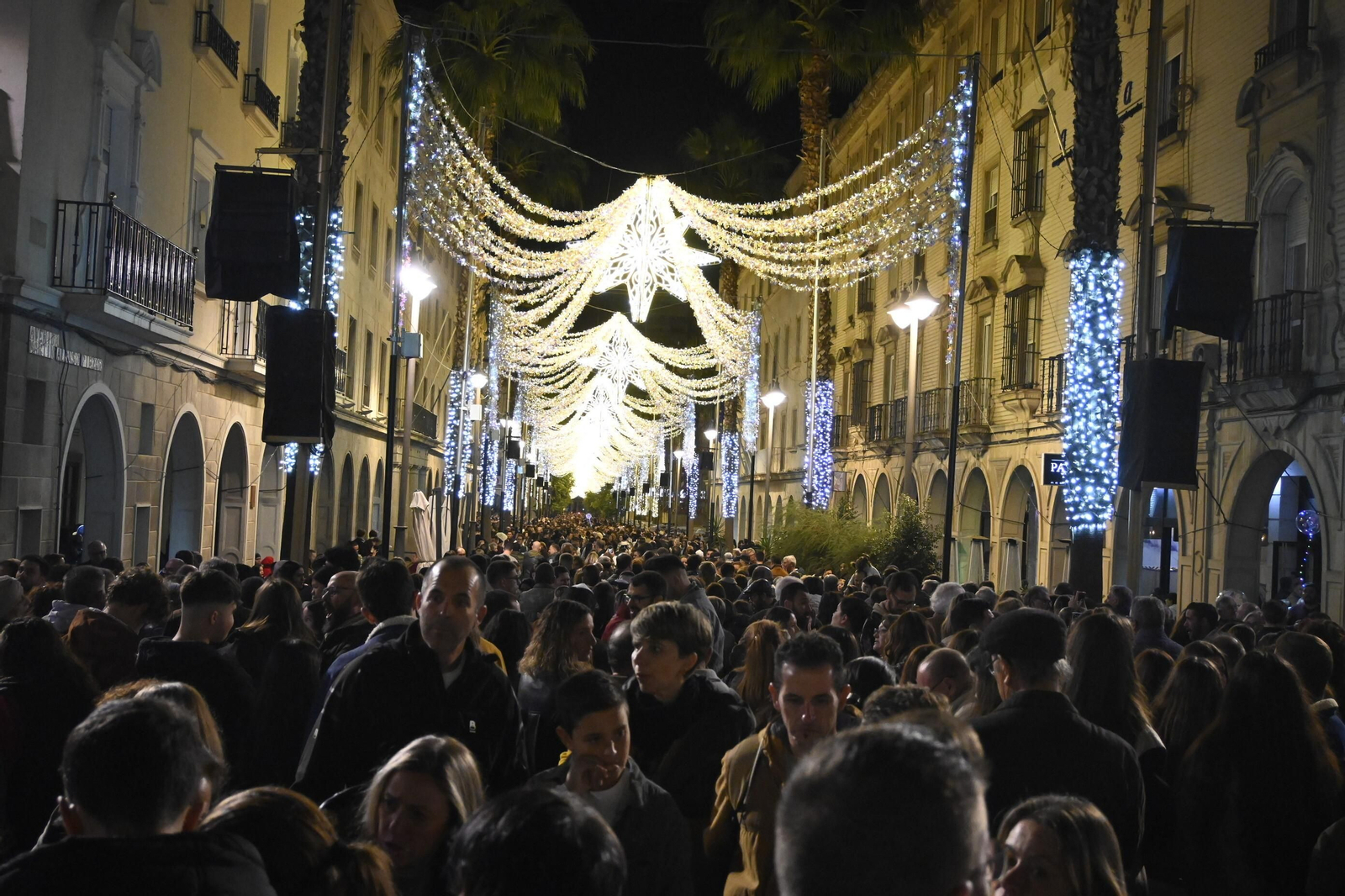 Imágenes del alumbrado navideño en las calles de Huelva