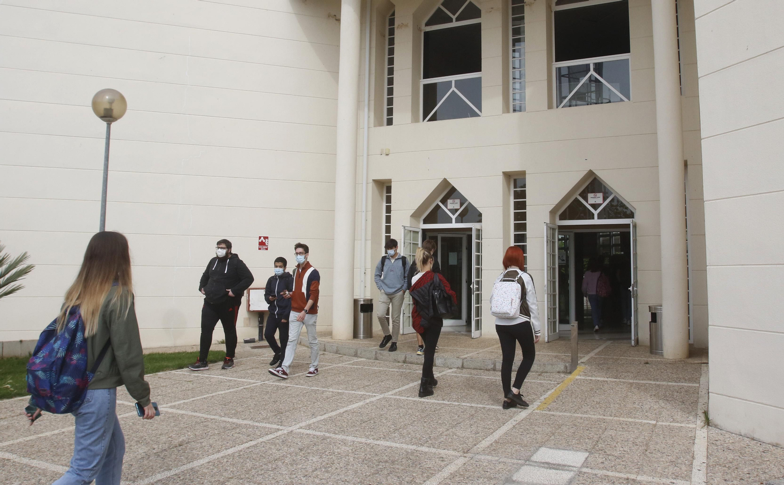 Alumnos de la UCO en el Campus de Rabanales.