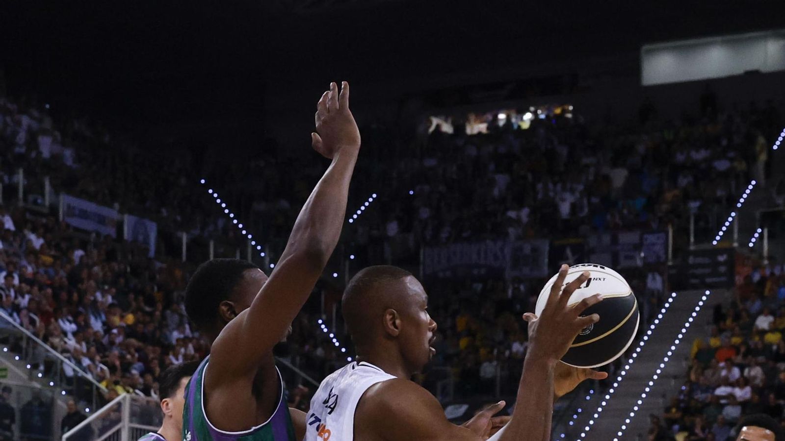 El Unicaja, campeón de Copa: Todas las imágenes del partido, la fiesta y la llegada a Málaga