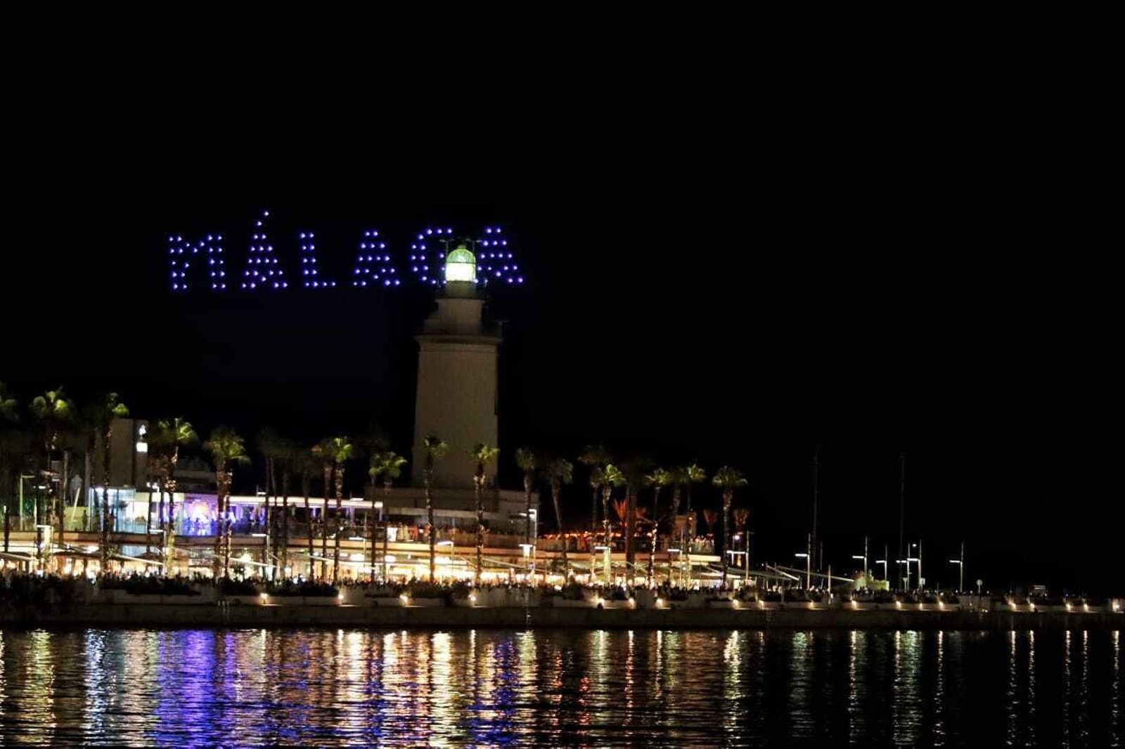 Málaga inaugura su Feria de agosto con el espectáculo de fuegos artificiales