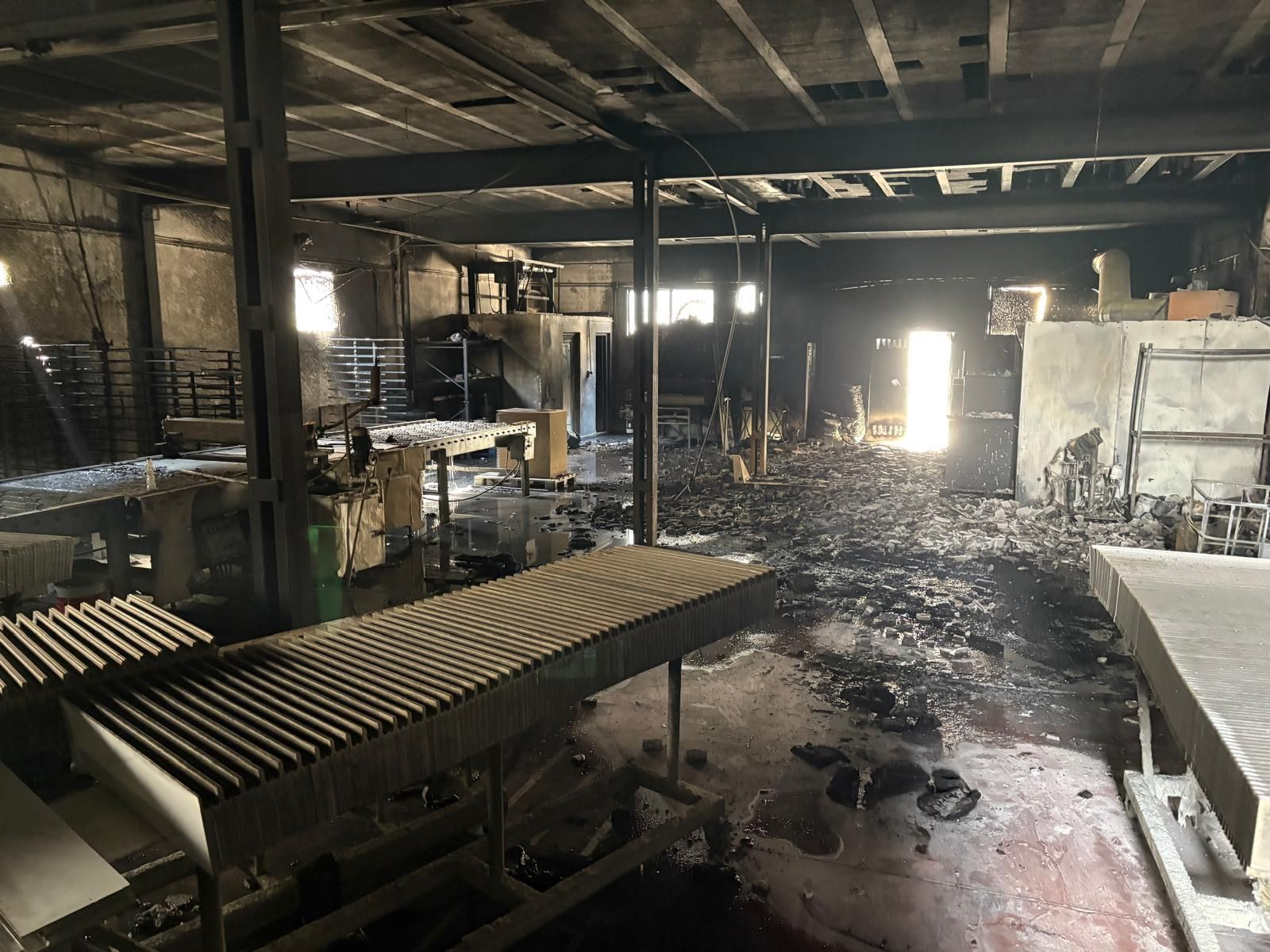 Así quedó el interior de la nave industrial.