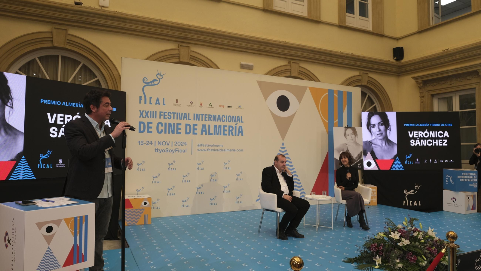 Verónica Sánchez, una estrella de FICAL en el Paseo de la Fama de Almería, en imágenes