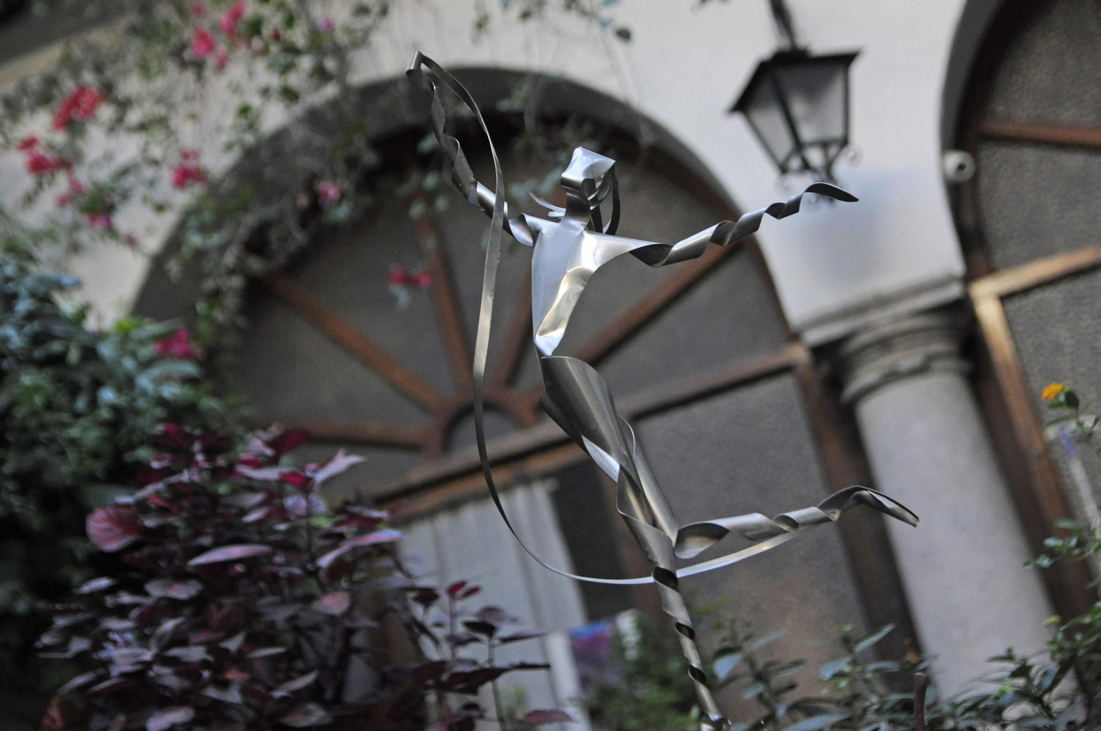 Los Patios de Córdoba se acicalan para su apertura en otoño, en fotografías