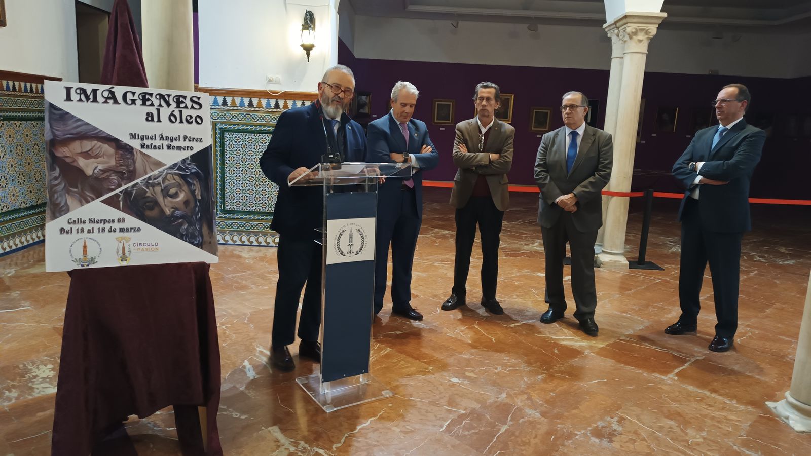 Momento de la presentación de la muestra