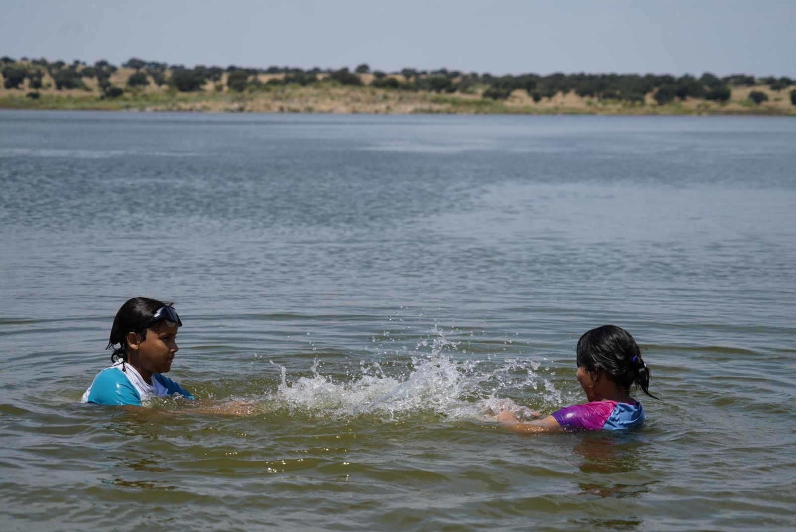El inicio de la temporada de baño en la playa de La Colada, en fotografías