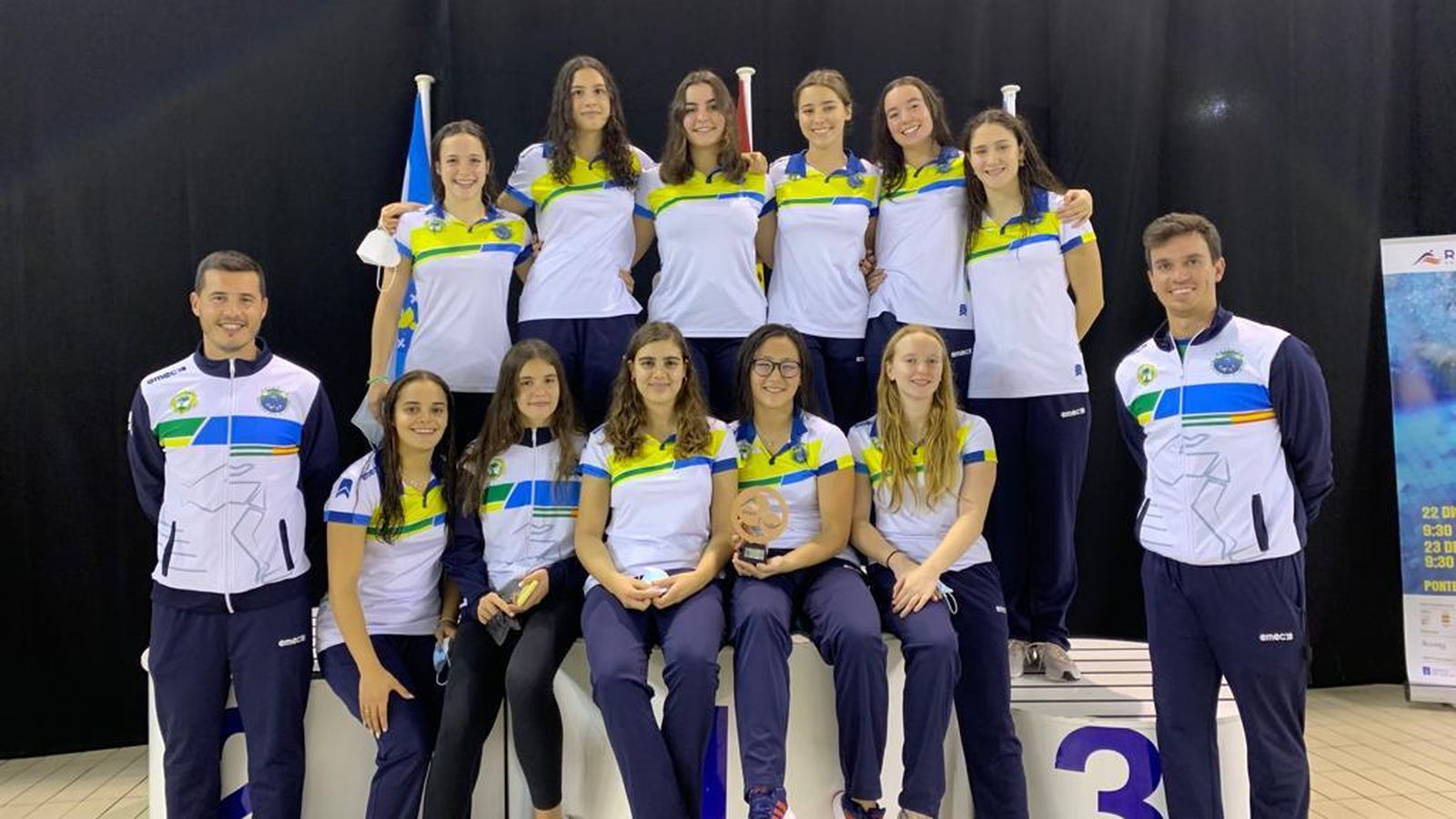 El equipo del CN Mairena que compitió en Pontevedra.