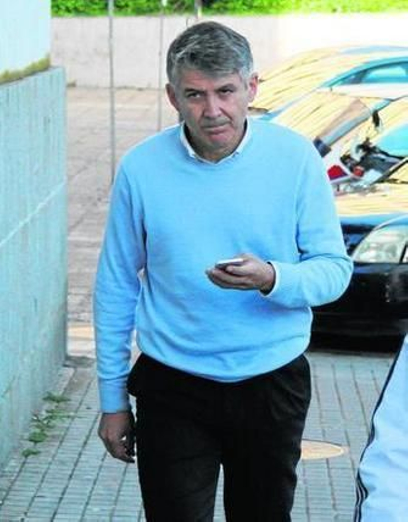 Juan Manuel Orta y Casto Pino, a su llegada ayer al Palacio de Justicia.