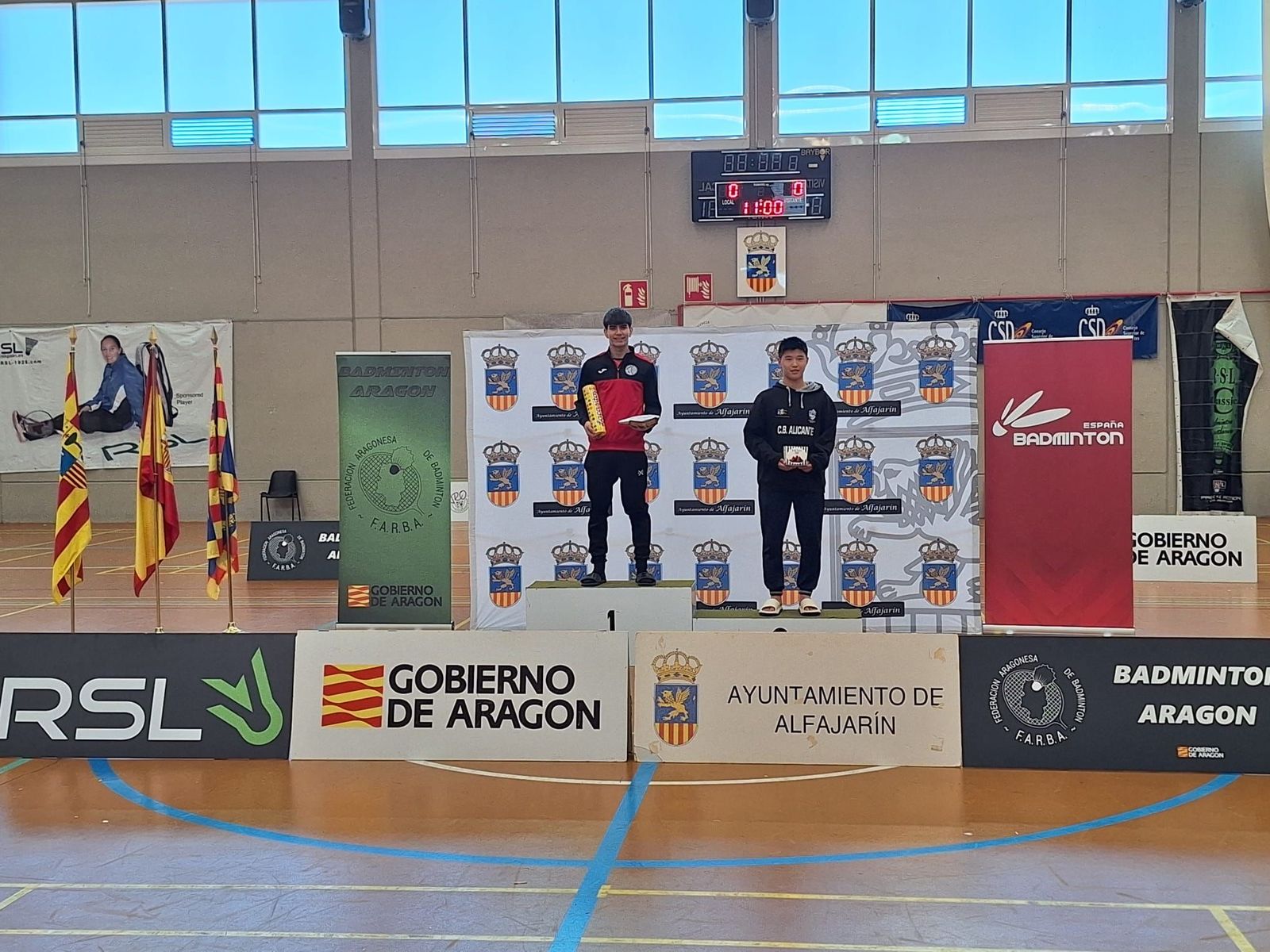 El almeriense subido al primer cajón del podio después de proclamarse campeón de la competición en categoría sub-17.