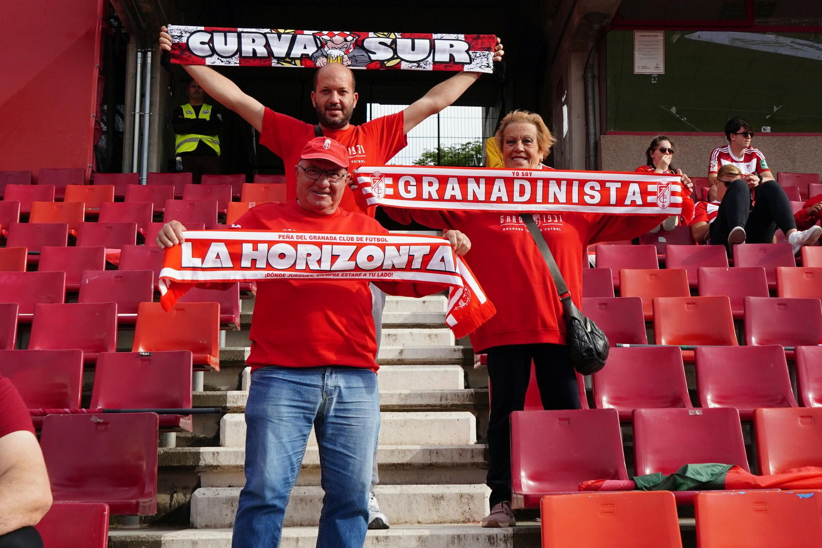 Encuéntrate en la grada de Los Cármenes en el Granada-Celta de Vigo