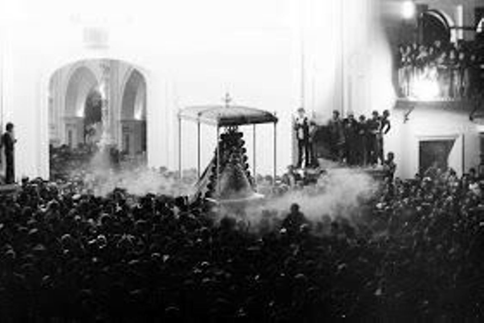 Salto de la reja y procesión en los años 80