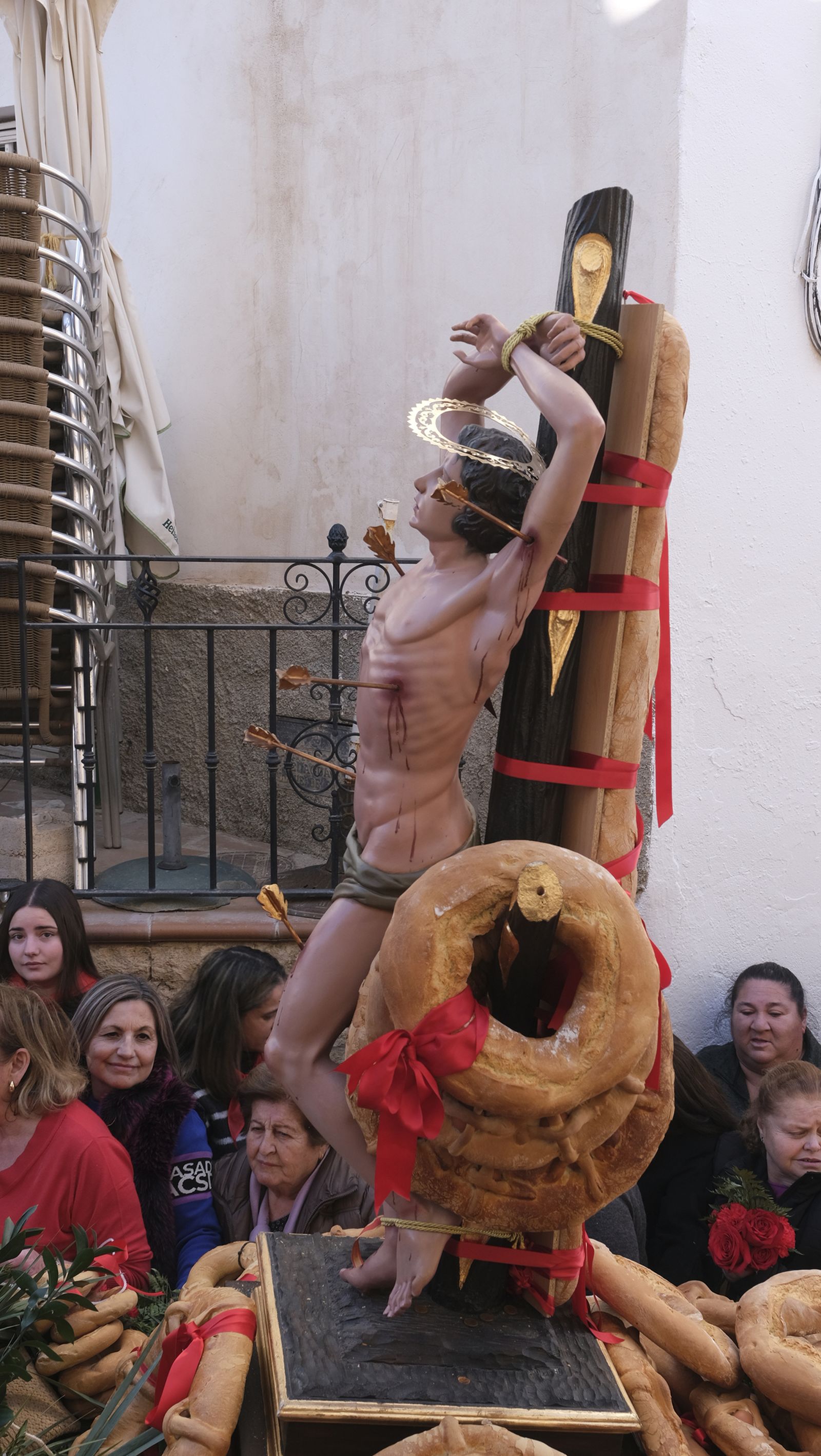 Procesión de San Sebastián y tirada de roscos en Lubrín, en imágenes