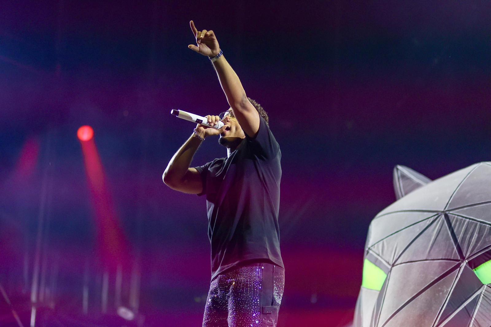 El puertorriqueño hizo bailar a la Plaza de Toros de Granada.