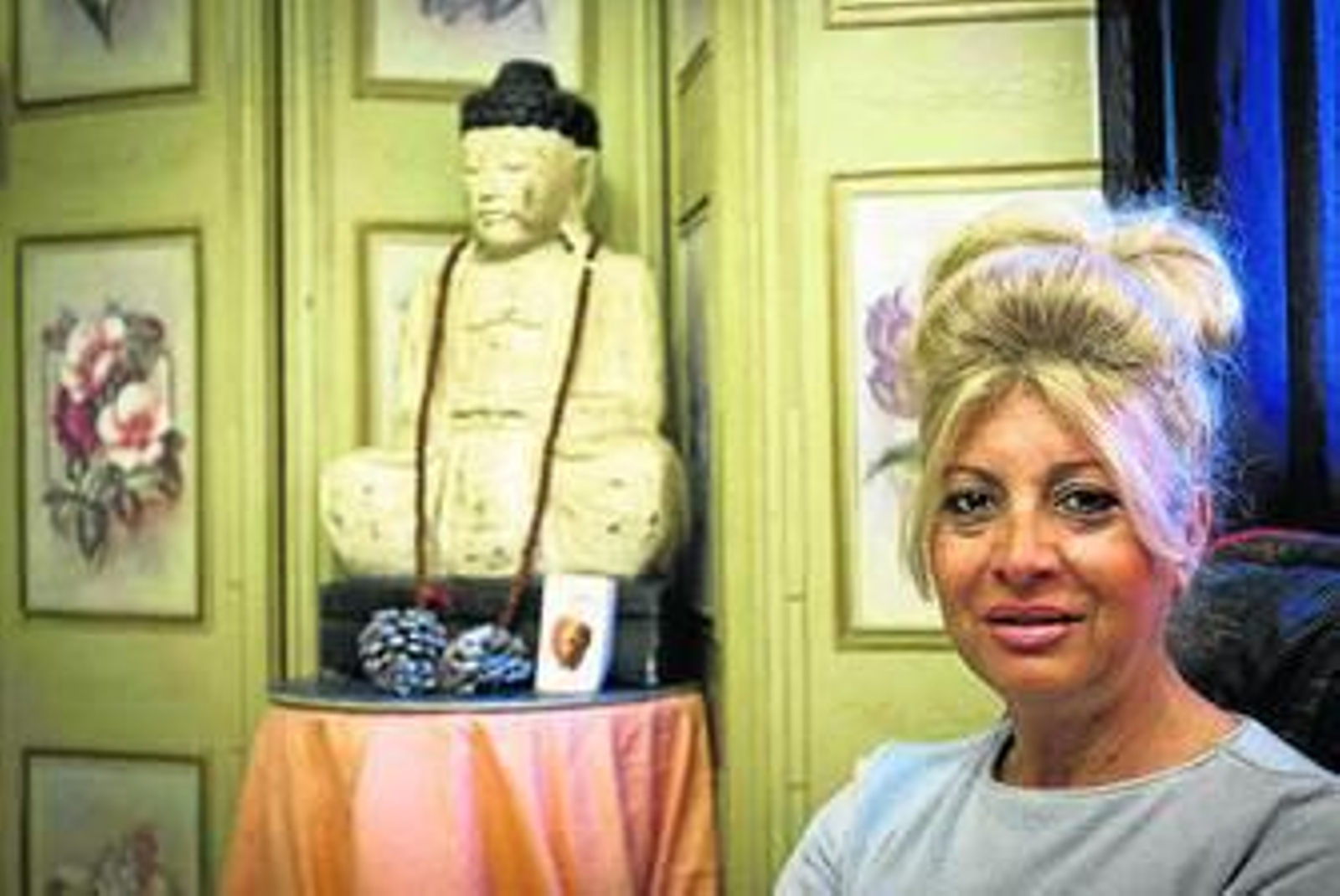 La médium Lola de Vega.