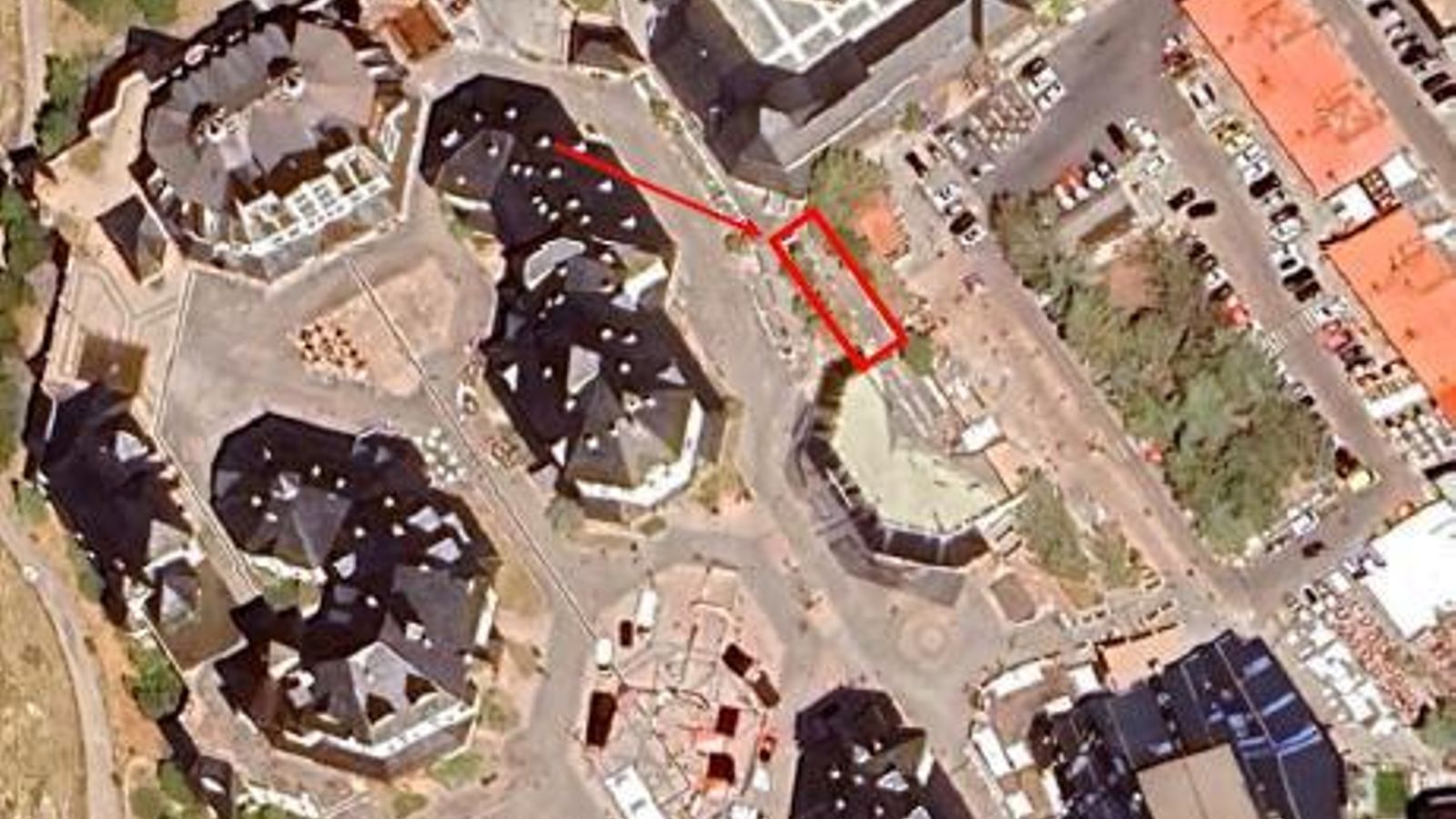 Zona en la que se ubicarán los nuevos aseos públicos en la Plaza de Andalucía