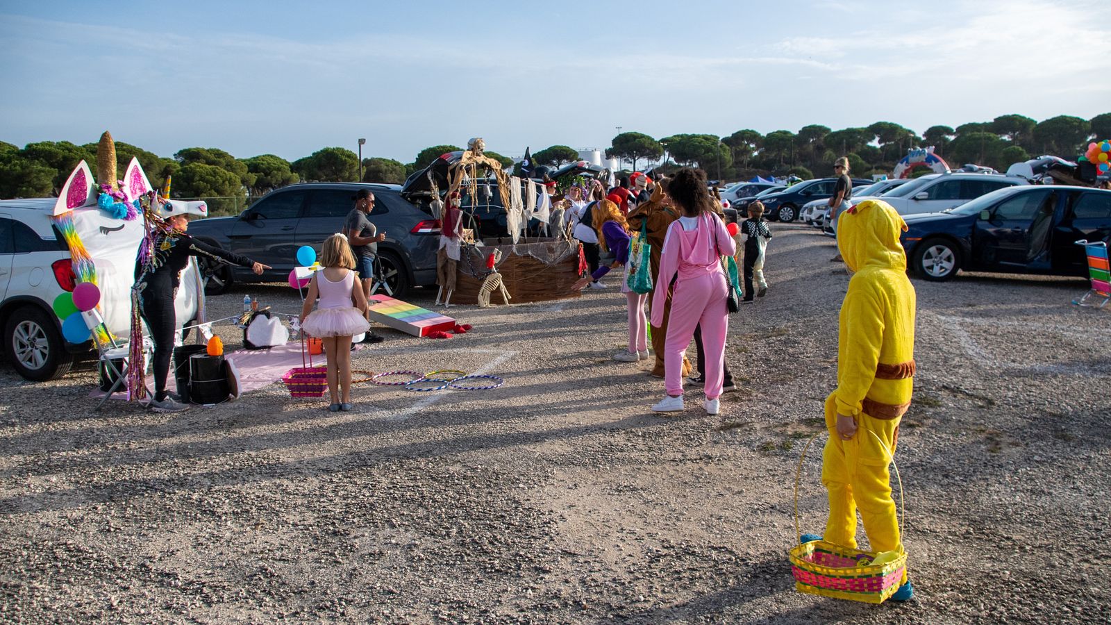 Niños disfrazados para el truco o trato.