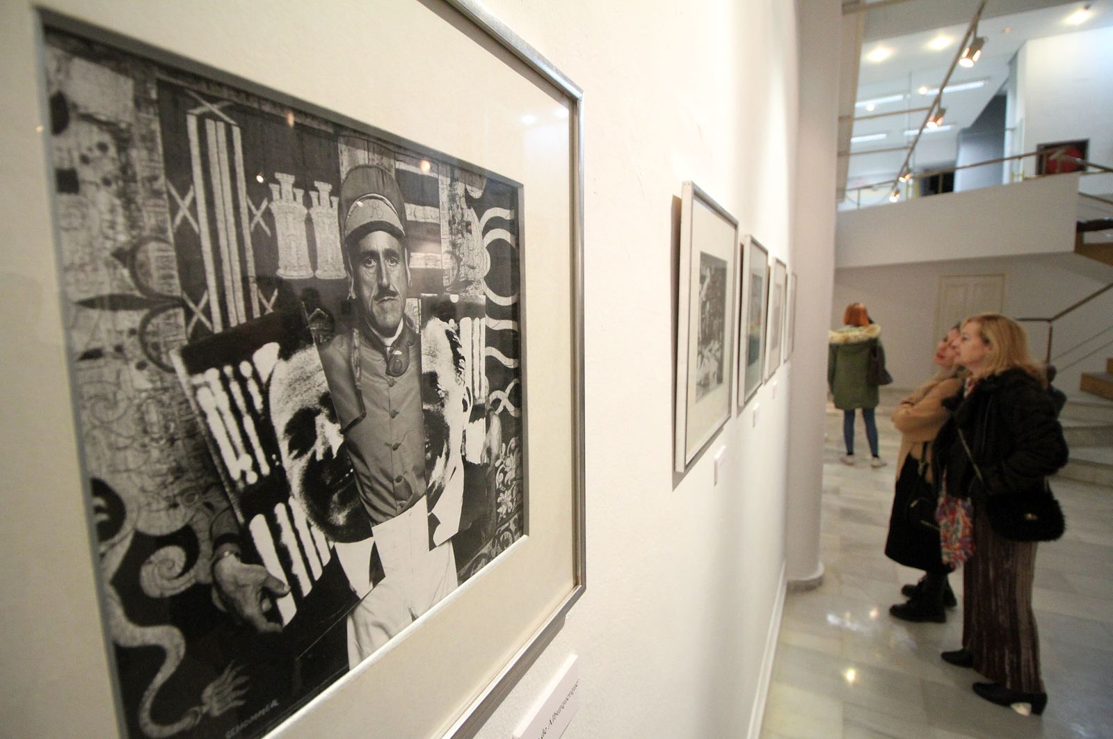 Latitudes. Exposición de Alberto Schommer "Retratos psicológicos", en imágenes