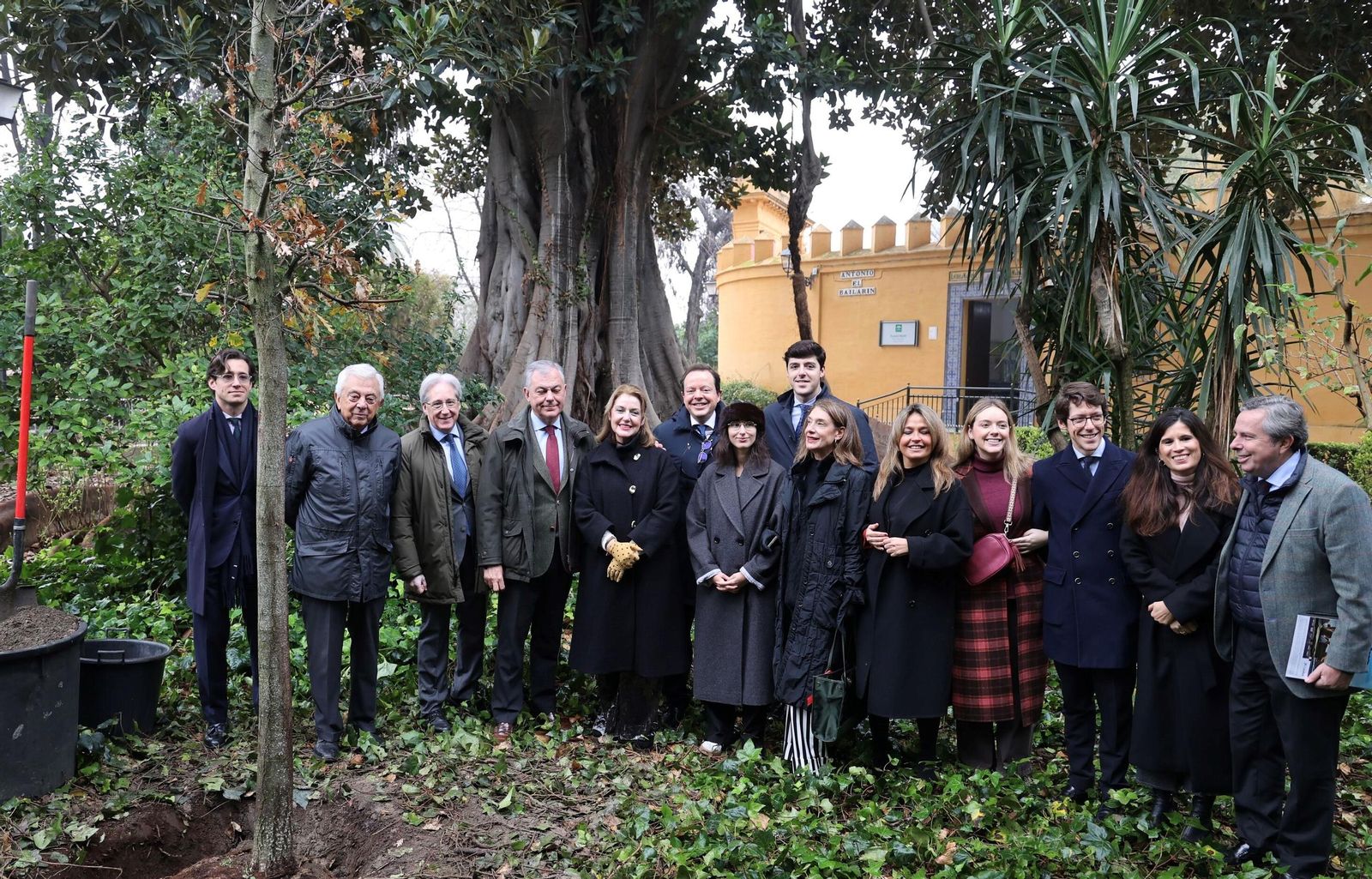 El alcalde y la familia de Robles.