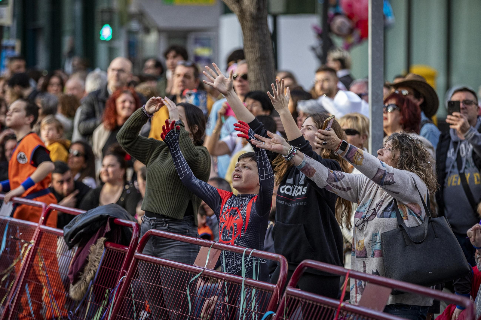 Búscate entre las mejores imágenes de la Cabalgata Magna