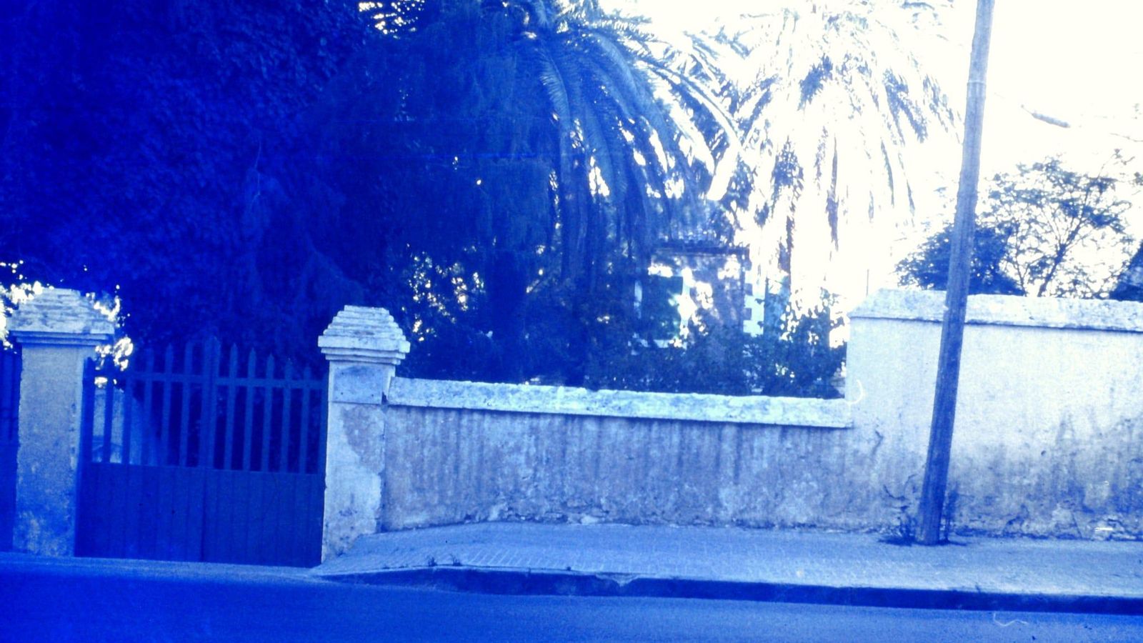 Fotografía de finales de los año 70 de la fachada de Villa Ena