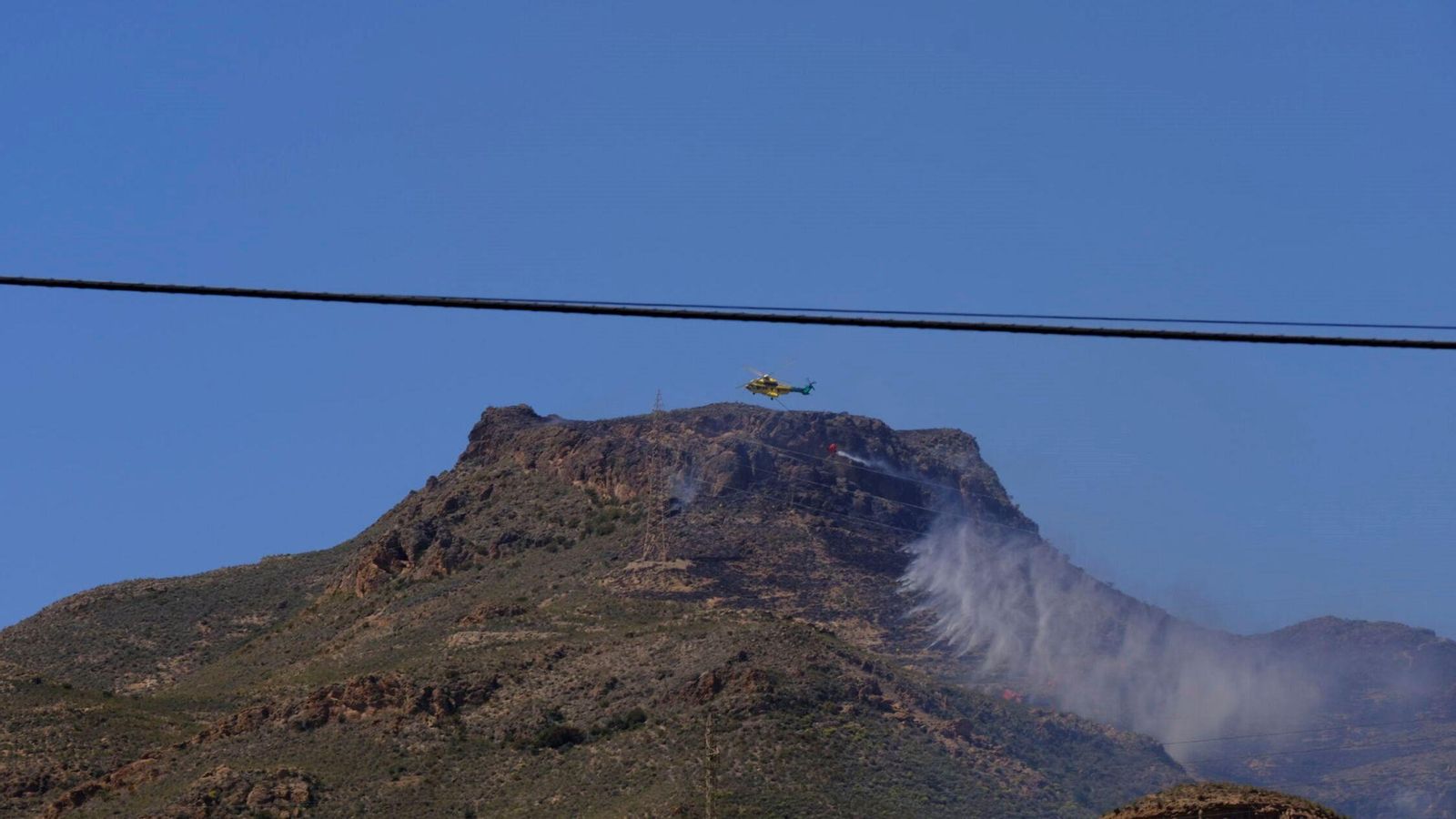 Los medios aéreos en la extinción del incendio de Huércal hace unas semanas. Los medios aéreos en la extinción del incendio de Huércal hace unas semanas.