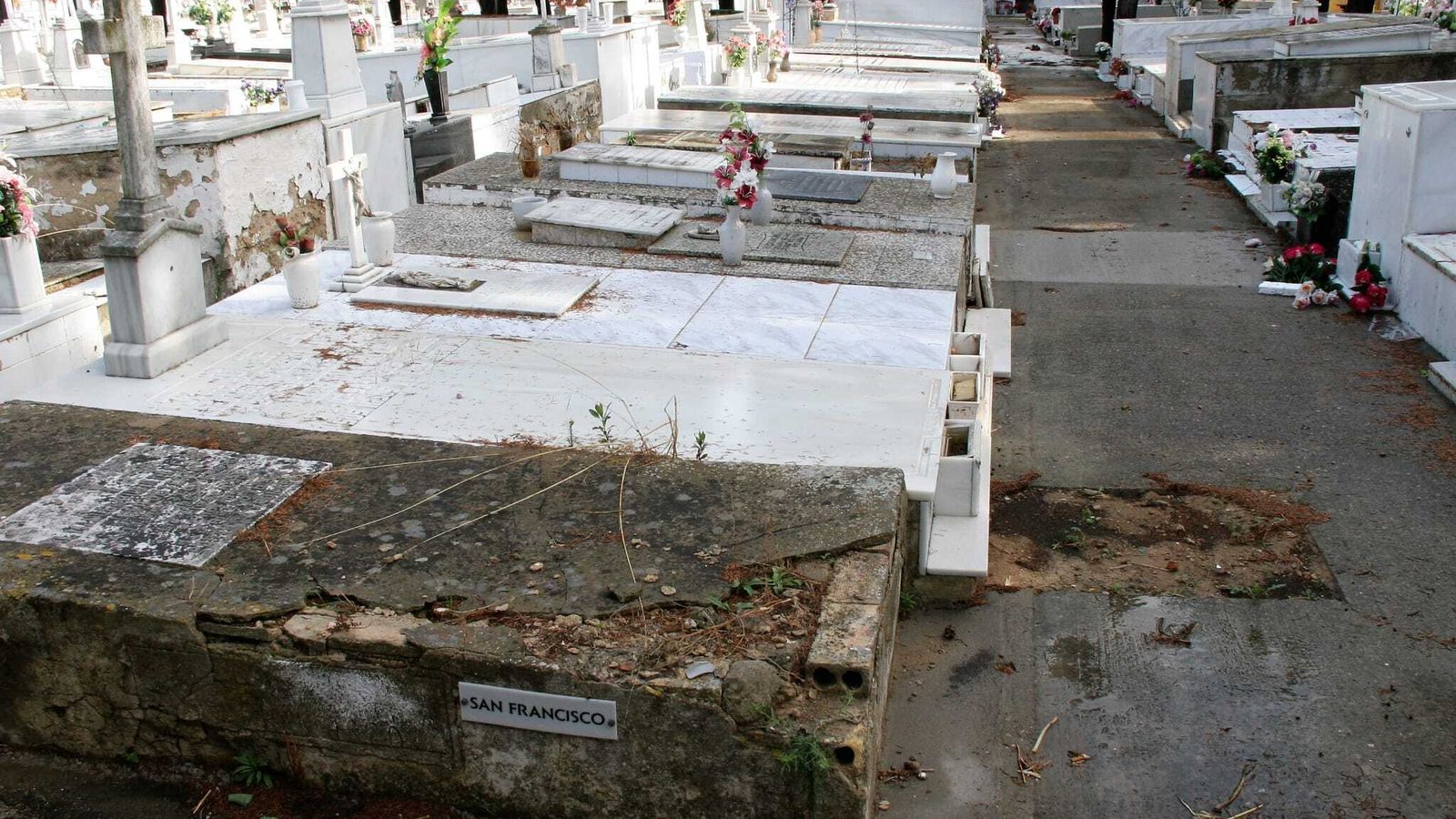 En una primera fase se hormigonará el primer patio.