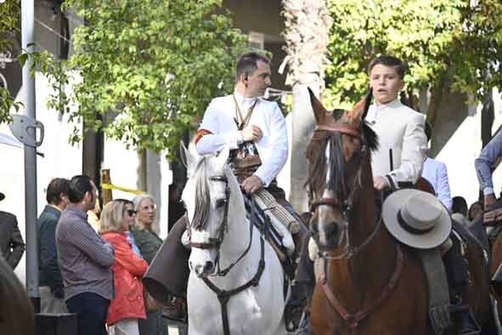 Las mejores imágenes de los peregrinos en la salida de Emigrantes