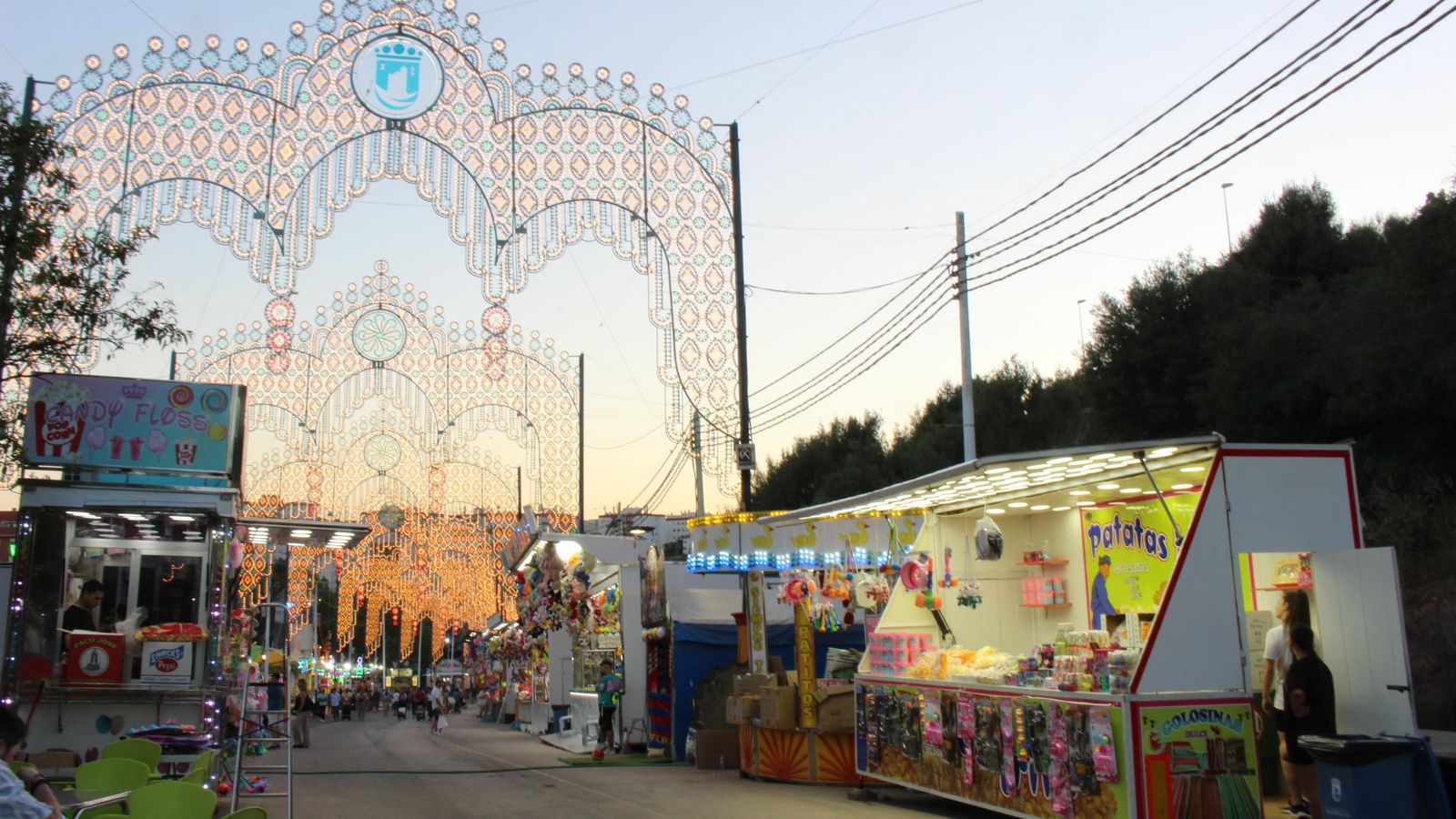 El interior del recinto ferial de noche. El interior del recinto ferial de noche.