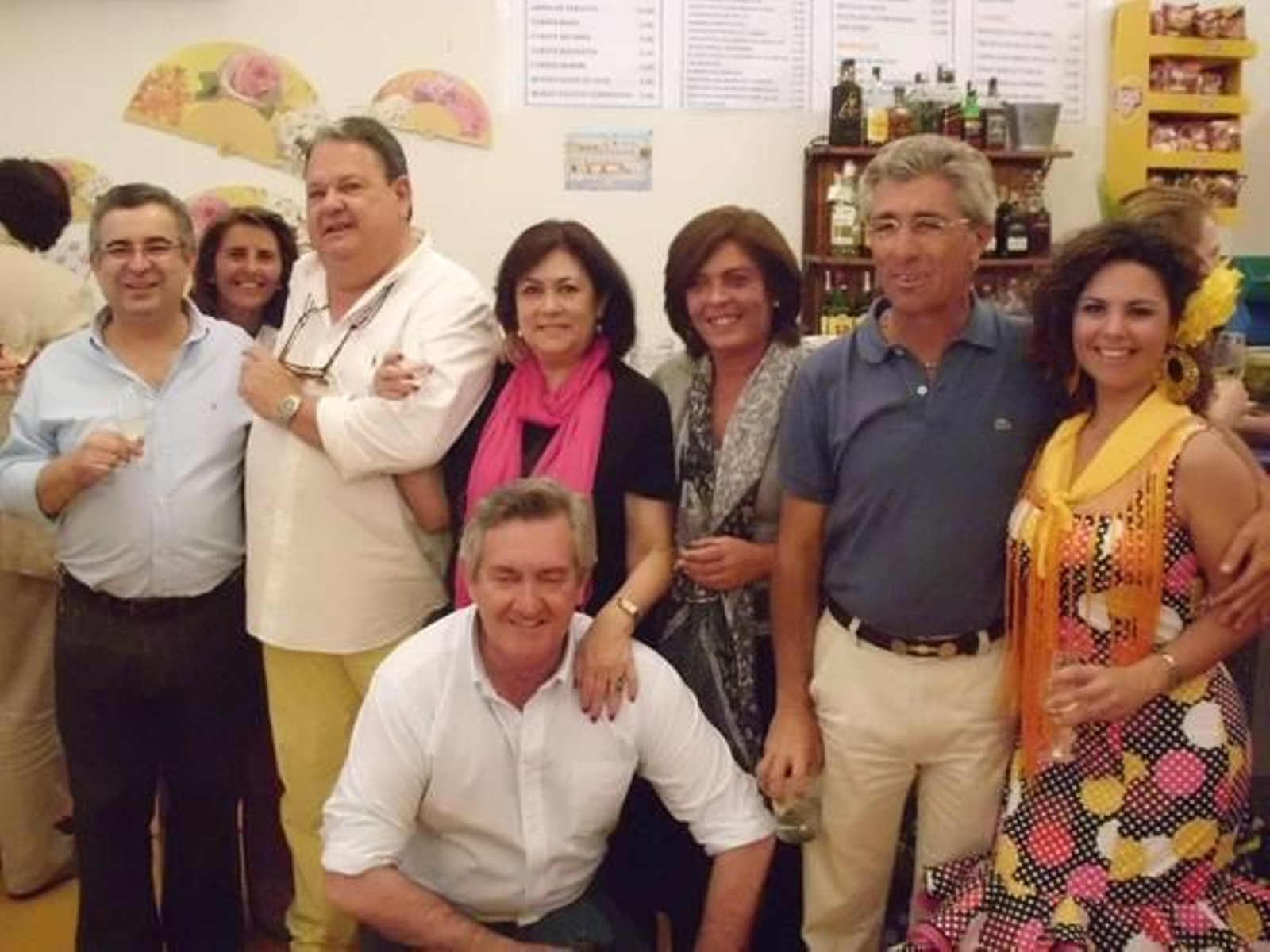 Jaime Arango, Concha Viseras, Nicolás terry, Manolo Rodríguez y Delia Rodríguez, entre otros amigos

Foto: Fito Carreto